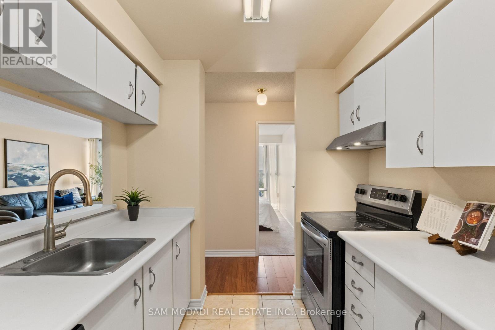 1013 - 35 Trailwood Drive, Mississauga, Ontario  L4Z 3L6 - Photo 4 - W12979896