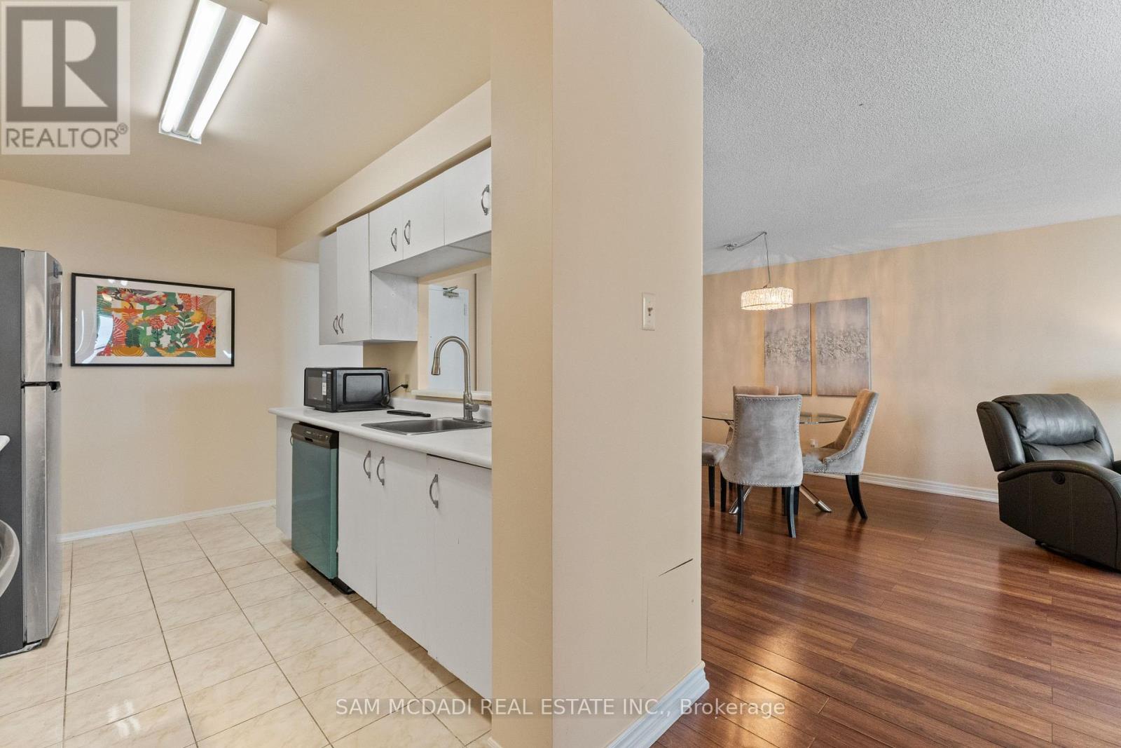 1013 - 35 Trailwood Drive, Mississauga, Ontario  L4Z 3L6 - Photo 5 - W12979896