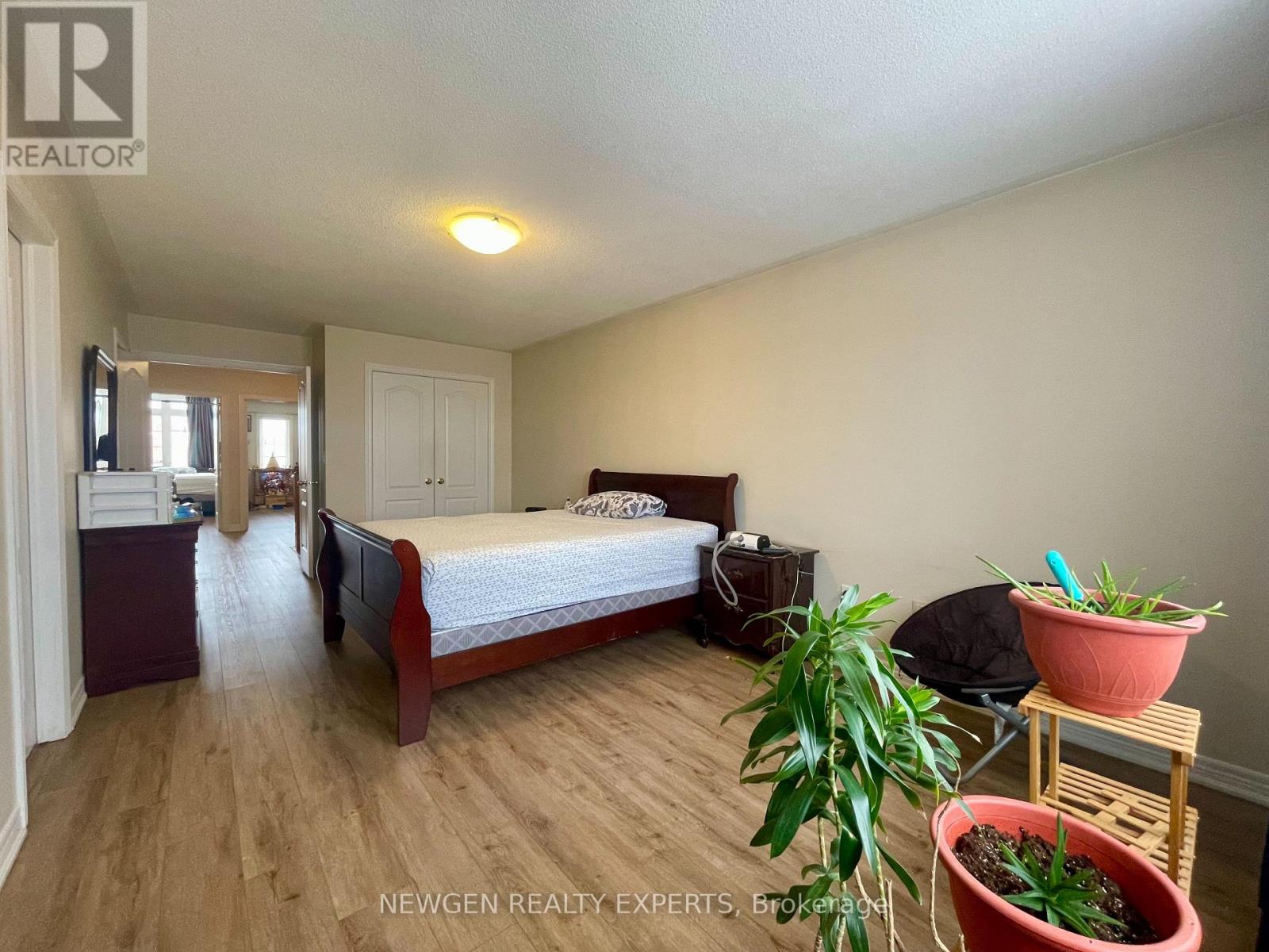 #upper - 42 Crystalview Crescent, Brampton (Bram East), Ontario  L6P 2R7 - Photo 13 - W12979942