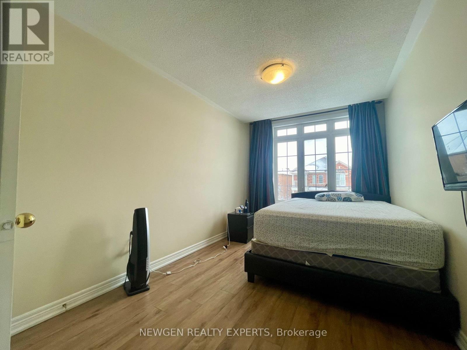 #upper - 42 Crystalview Crescent, Brampton (Bram East), Ontario  L6P 2R7 - Photo 17 - W12979942