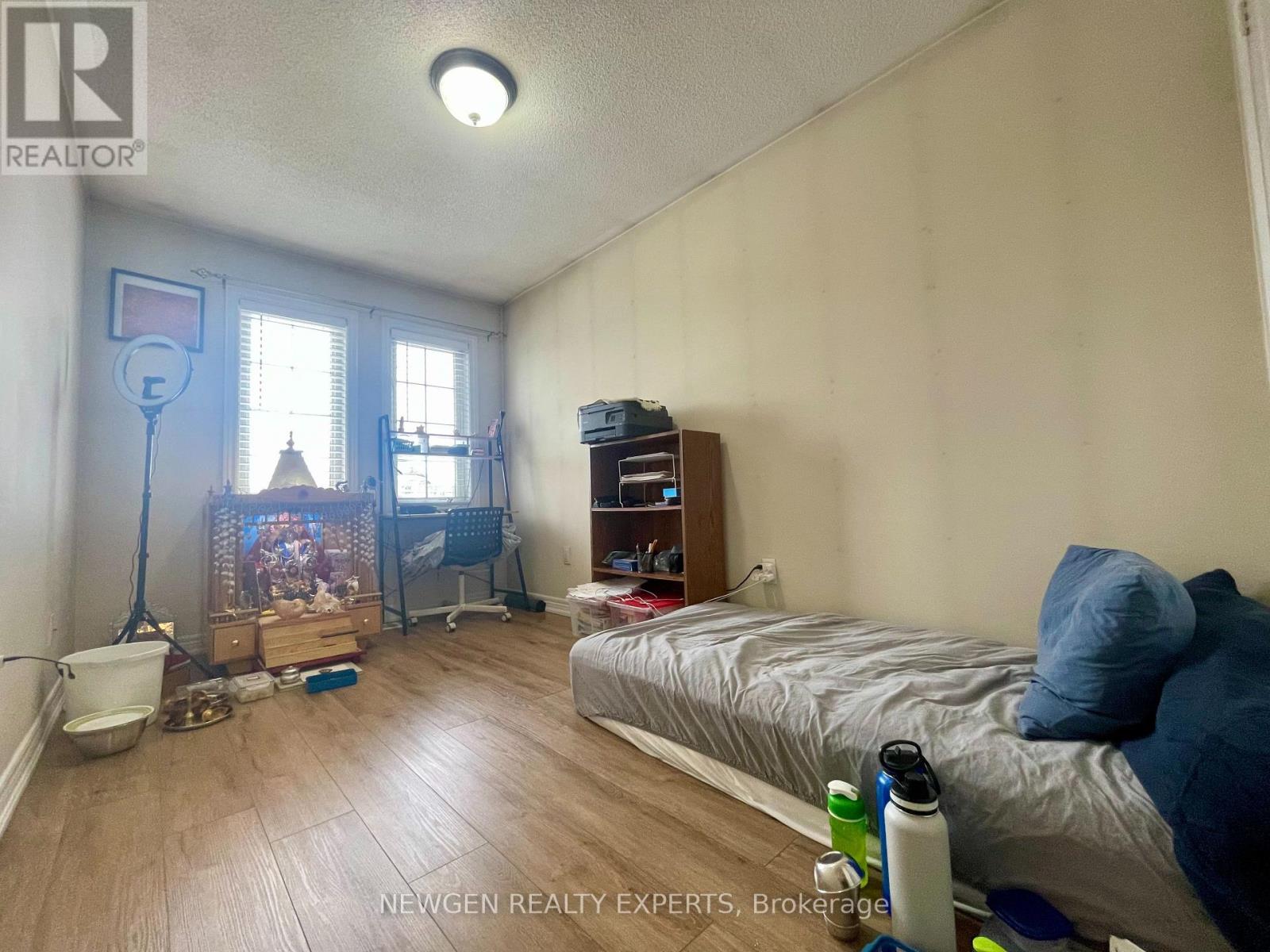 #upper - 42 Crystalview Crescent, Brampton (Bram East), Ontario  L6P 2R7 - Photo 18 - W12979942