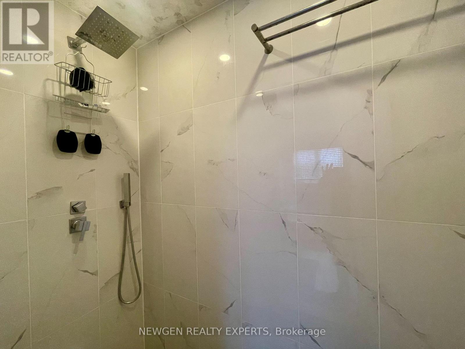 #upper - 42 Crystalview Crescent, Brampton (Bram East), Ontario  L6P 2R7 - Photo 19 - W12979942