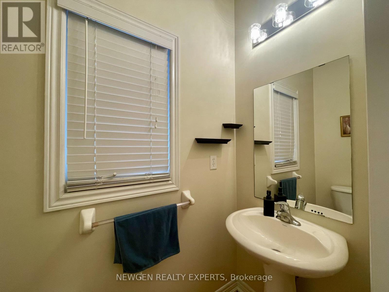 #upper - 42 Crystalview Crescent, Brampton (Bram East), Ontario  L6P 2R7 - Photo 20 - W12979942