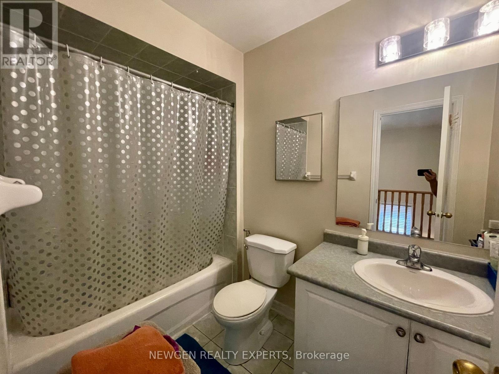 #upper - 42 Crystalview Crescent, Brampton (Bram East), Ontario  L6P 2R7 - Photo 21 - W12979942