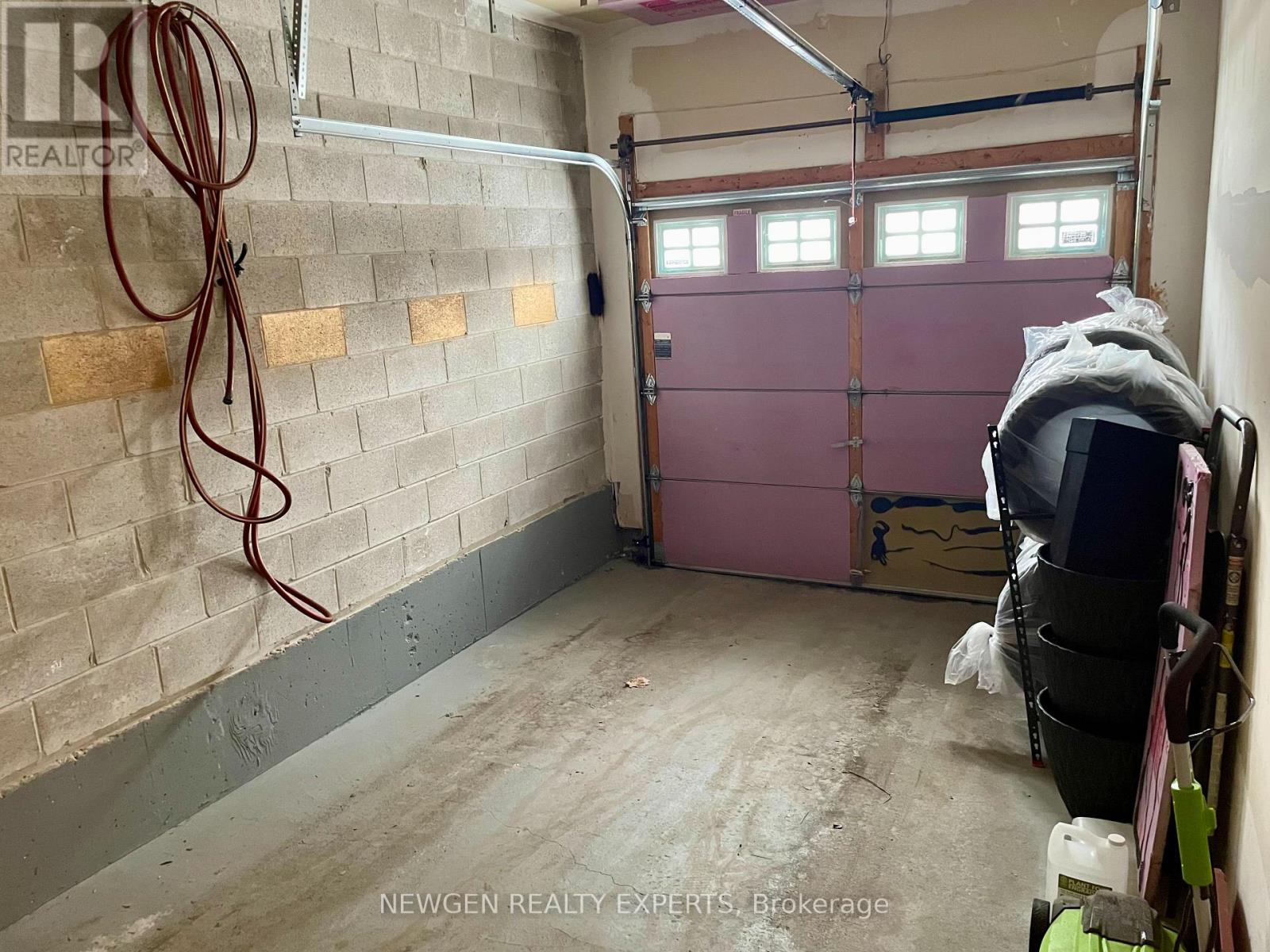 #upper - 42 Crystalview Crescent, Brampton (Bram East), Ontario  L6P 2R7 - Photo 22 - W12979942