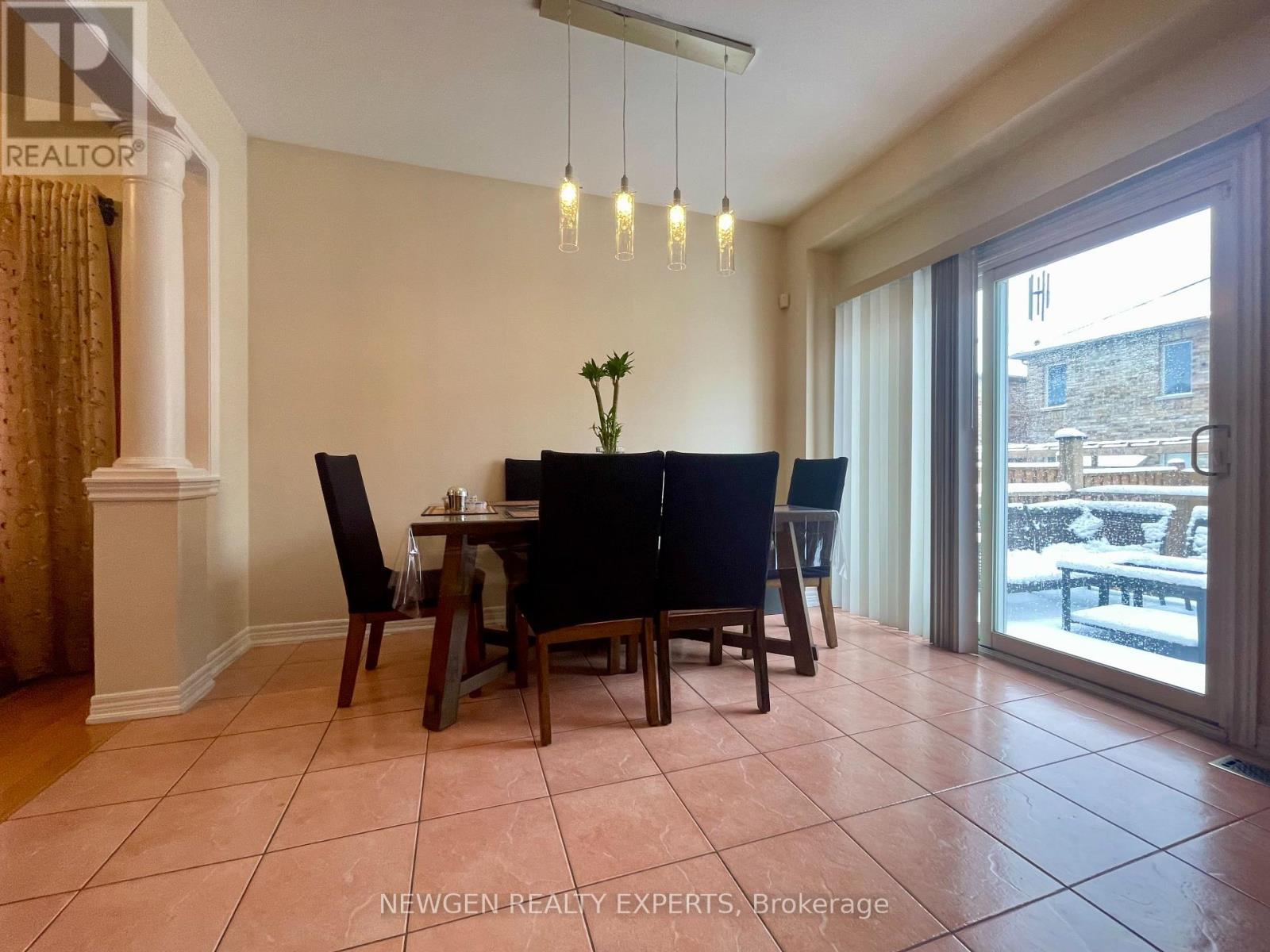 #upper - 42 Crystalview Crescent, Brampton (Bram East), Ontario  L6P 2R7 - Photo 7 - W12979942