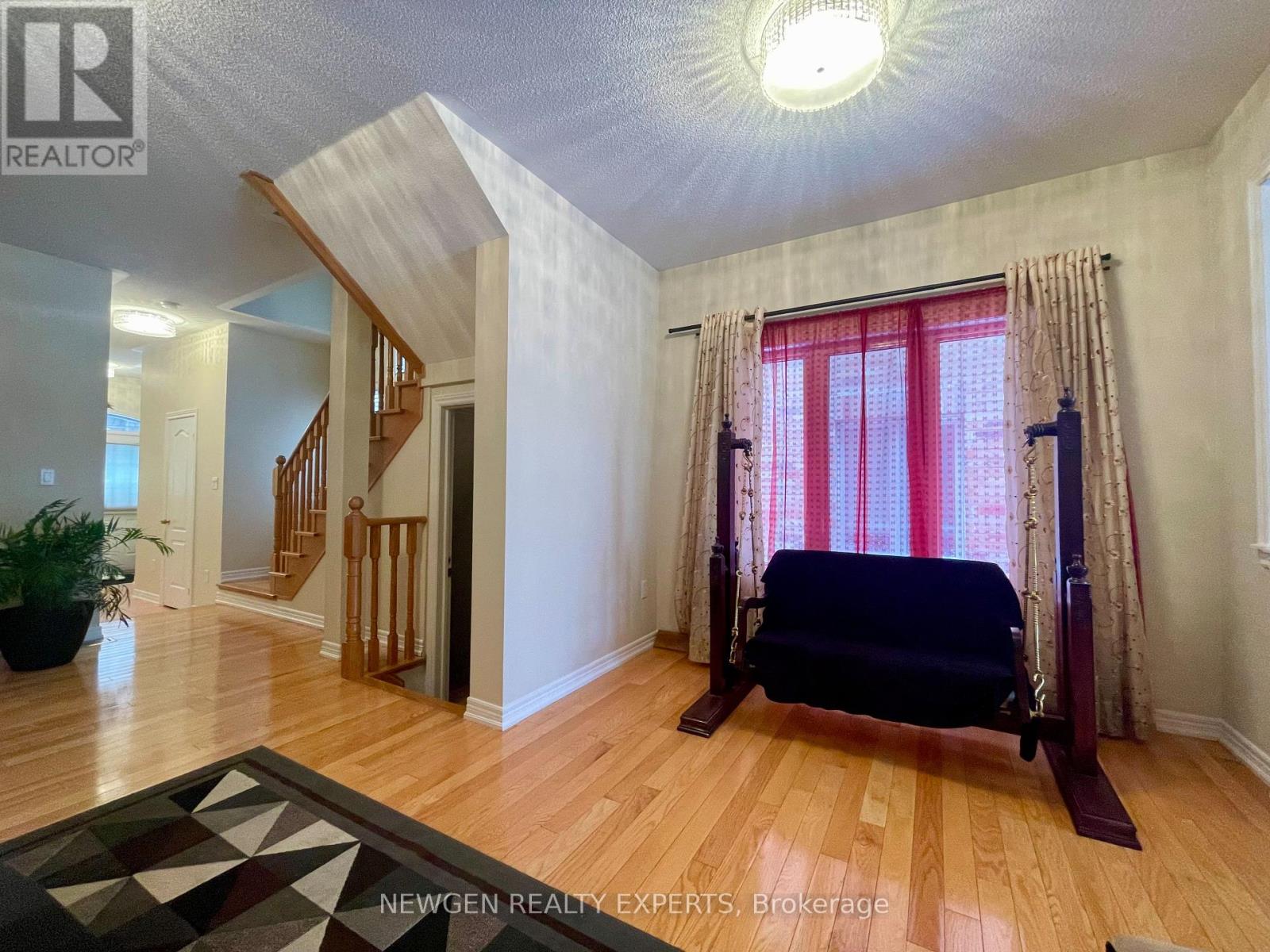 #upper - 42 Crystalview Crescent, Brampton (Bram East), Ontario  L6P 2R7 - Photo 9 - W12979942