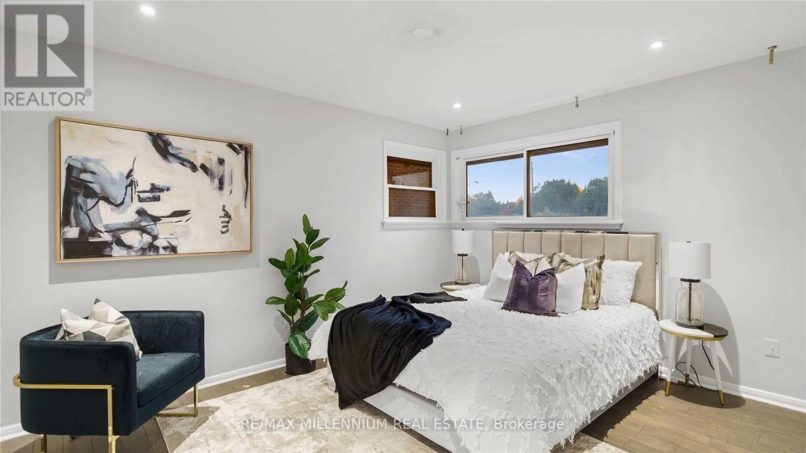 3 Jasmine Road, Toronto, Ontario  M9M 2P8 - Photo 17 - W12979962