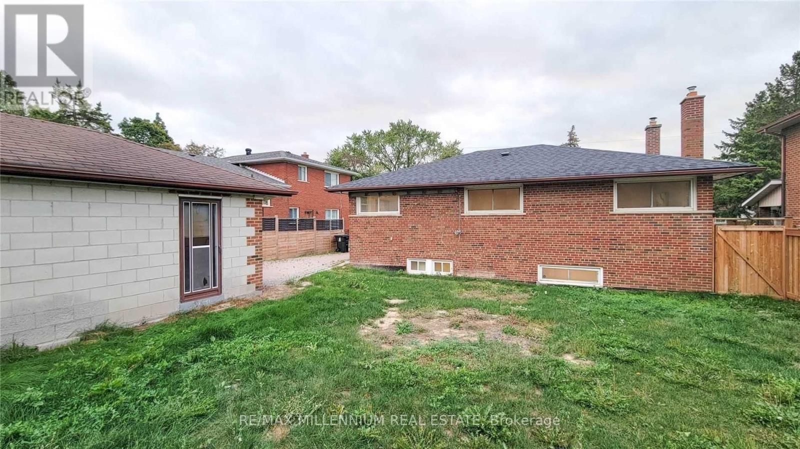 3 Jasmine Road, Toronto, Ontario  M9M 2P8 - Photo 24 - W12979962