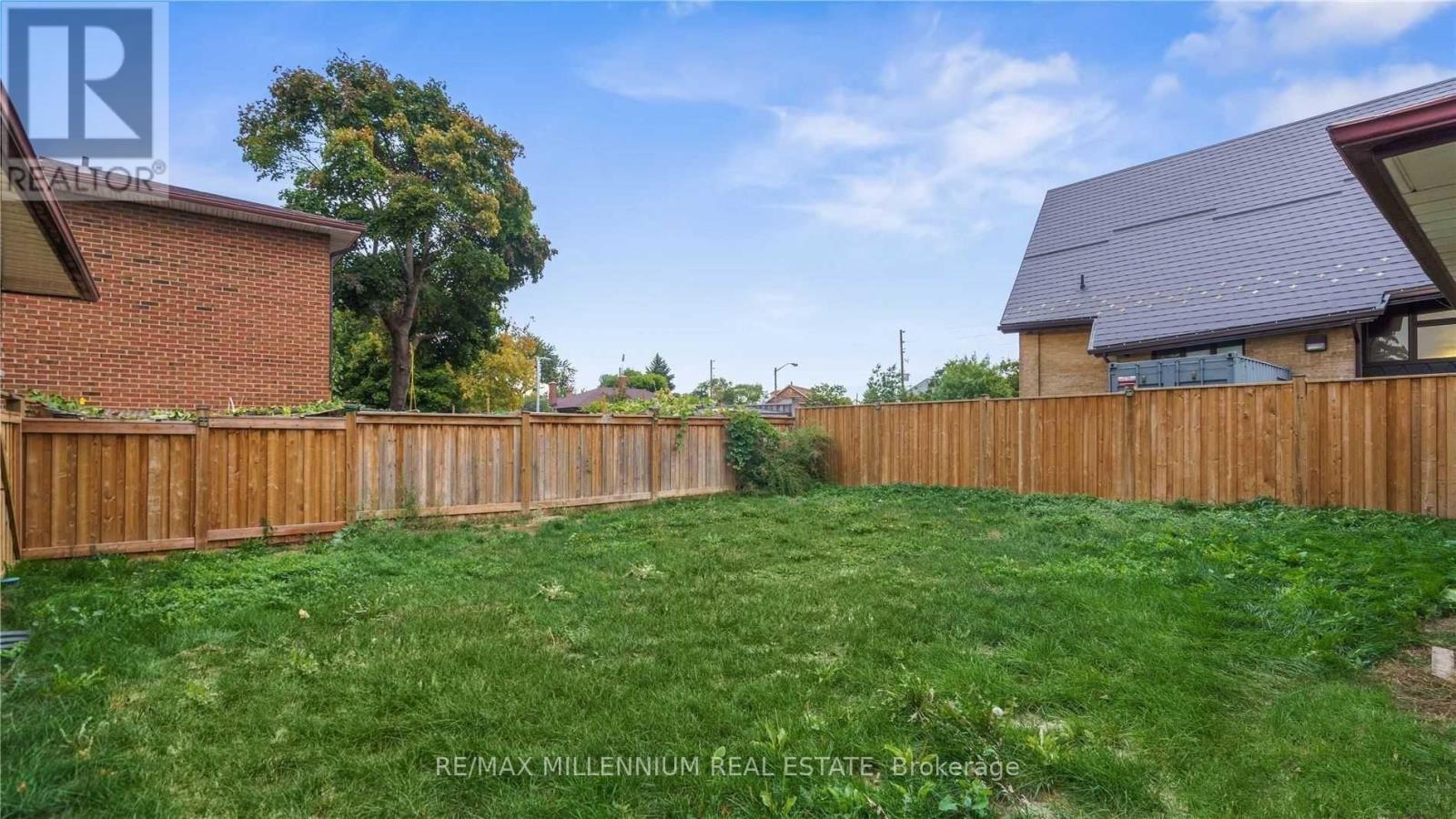 3 Jasmine Road, Toronto, Ontario  M9M 2P8 - Photo 25 - W12979962