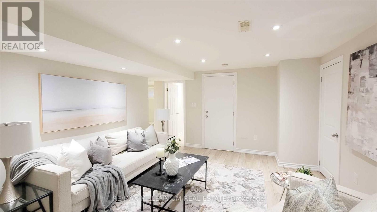 3 Jasmine Road, Toronto, Ontario  M9M 2P8 - Photo 4 - W12979962