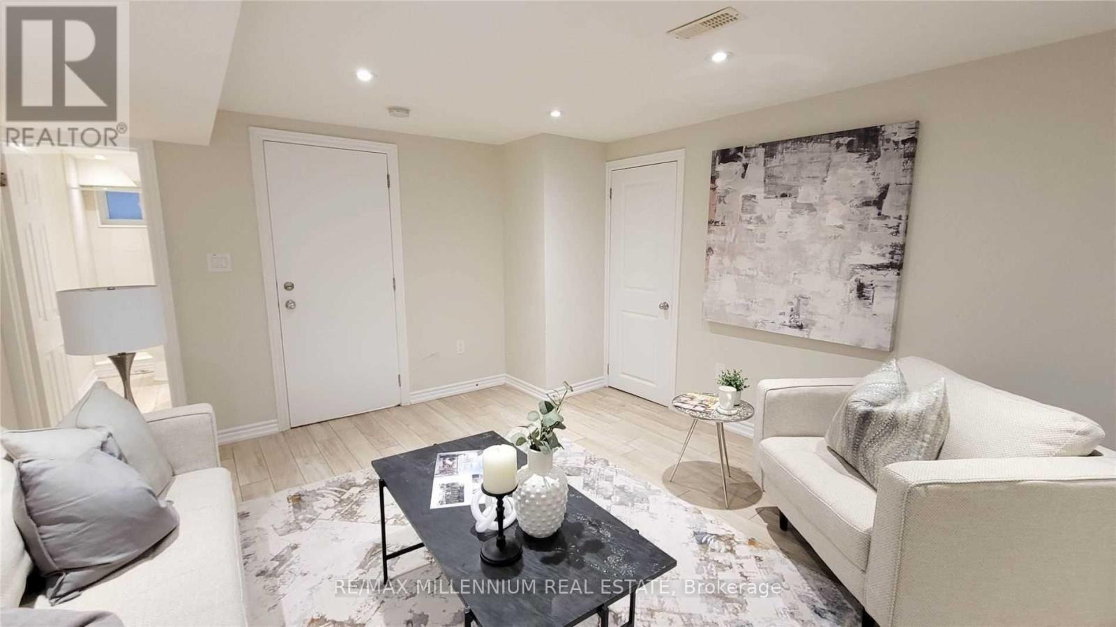 3 Jasmine Road, Toronto, Ontario  M9M 2P8 - Photo 5 - W12979962