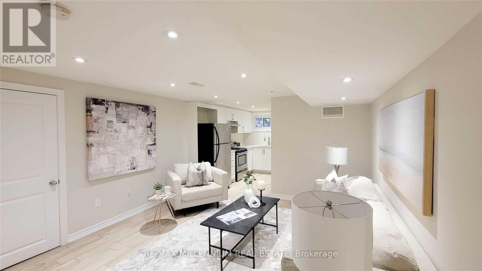 3 Jasmine Road, Toronto, Ontario  M9M 2P8 - Photo 6 - W12979962