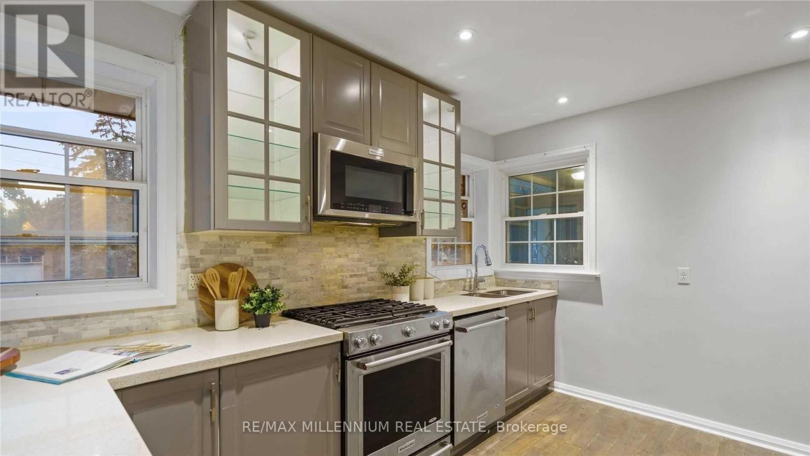 3 Jasmine Road, Toronto, Ontario  M9M 2P8 - Photo 7 - W12979962