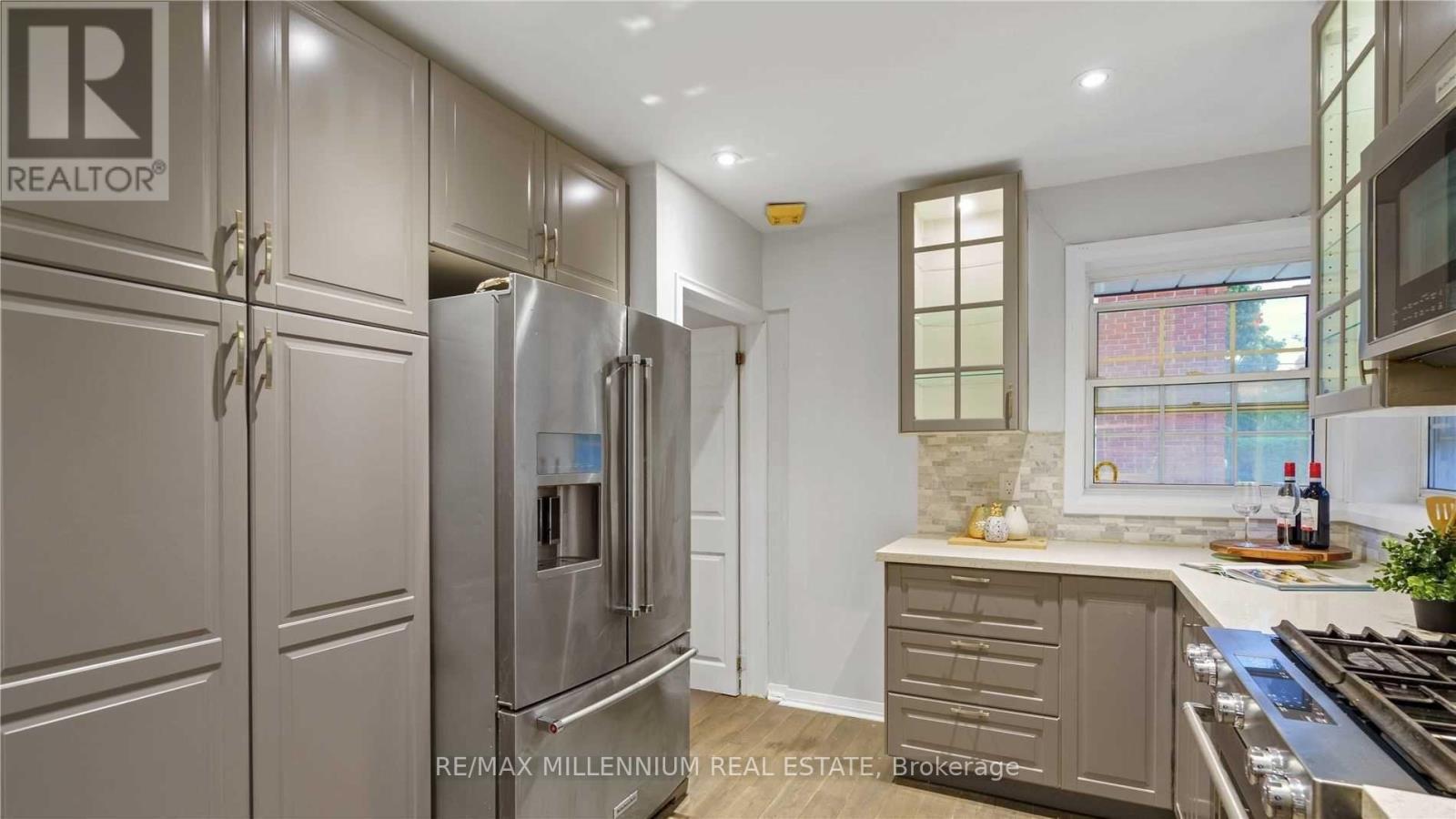 3 Jasmine Road, Toronto, Ontario  M9M 2P8 - Photo 8 - W12979962