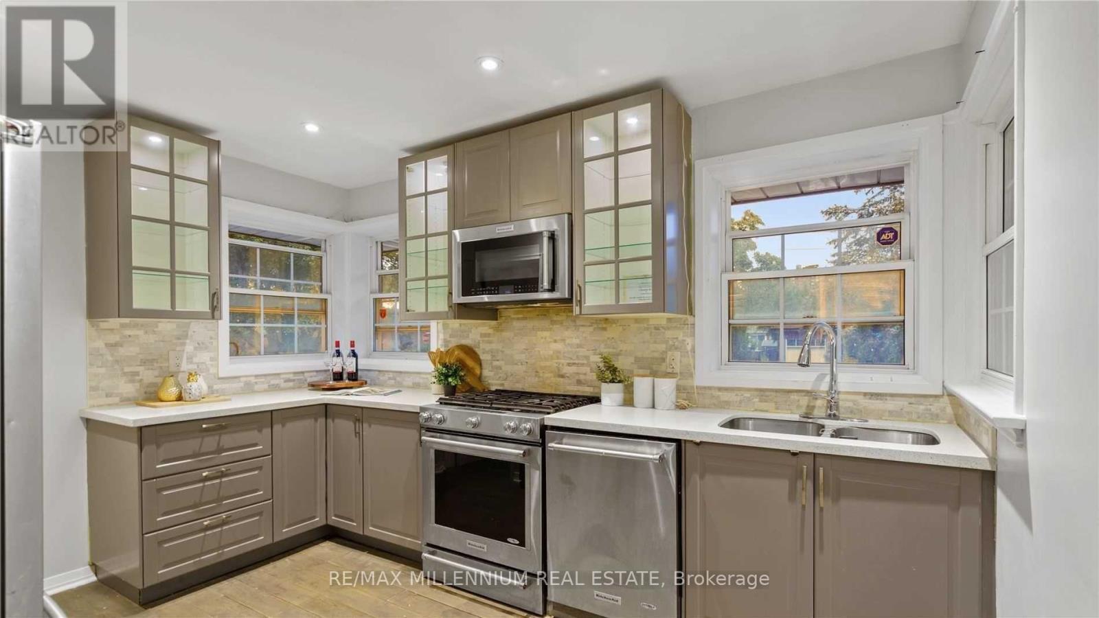 3 Jasmine Road, Toronto, Ontario  M9M 2P8 - Photo 9 - W12979962