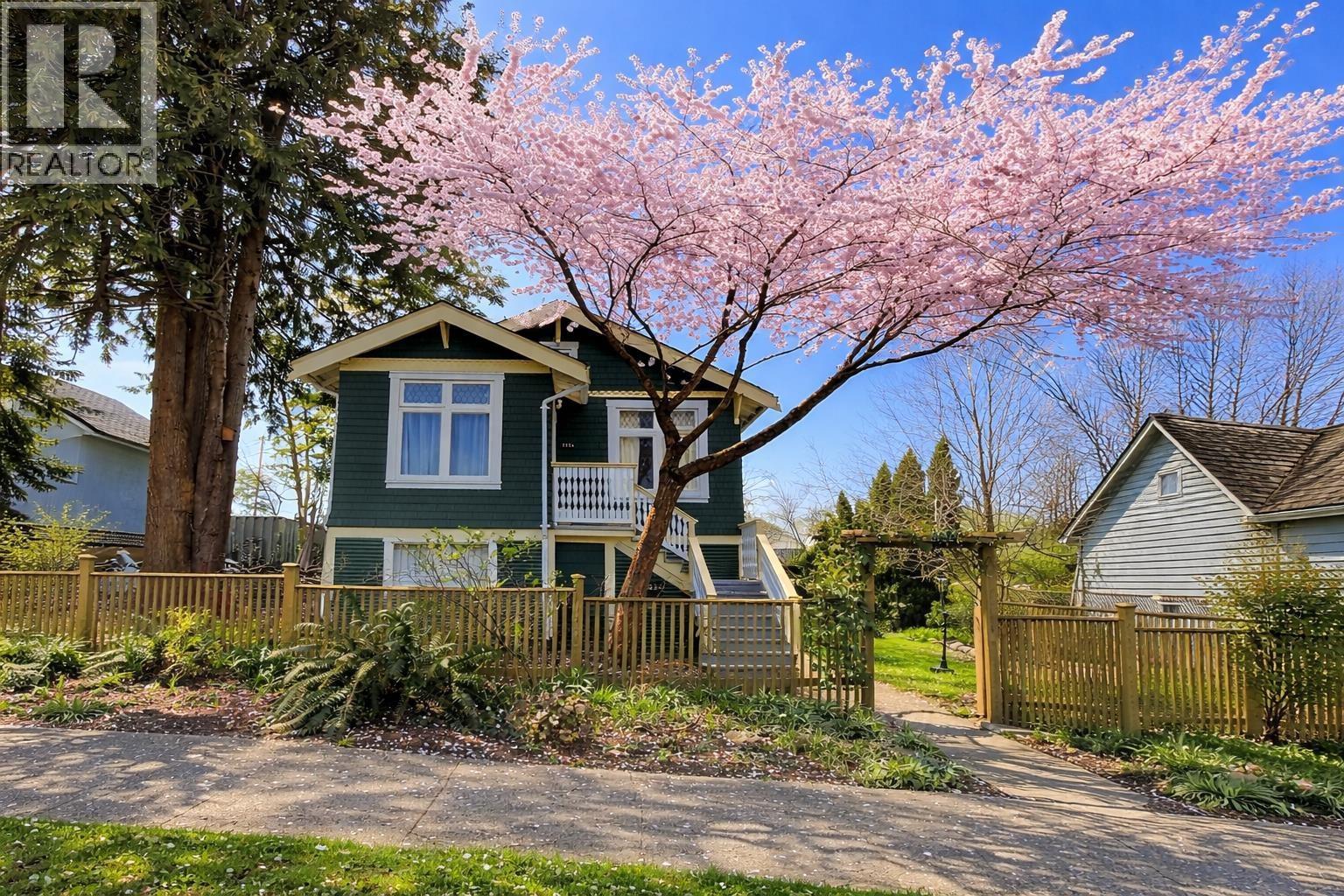 3336 E Georgia Street, Vancouver, British Columbia V5K 2L4 - Photo 1 - R3080470