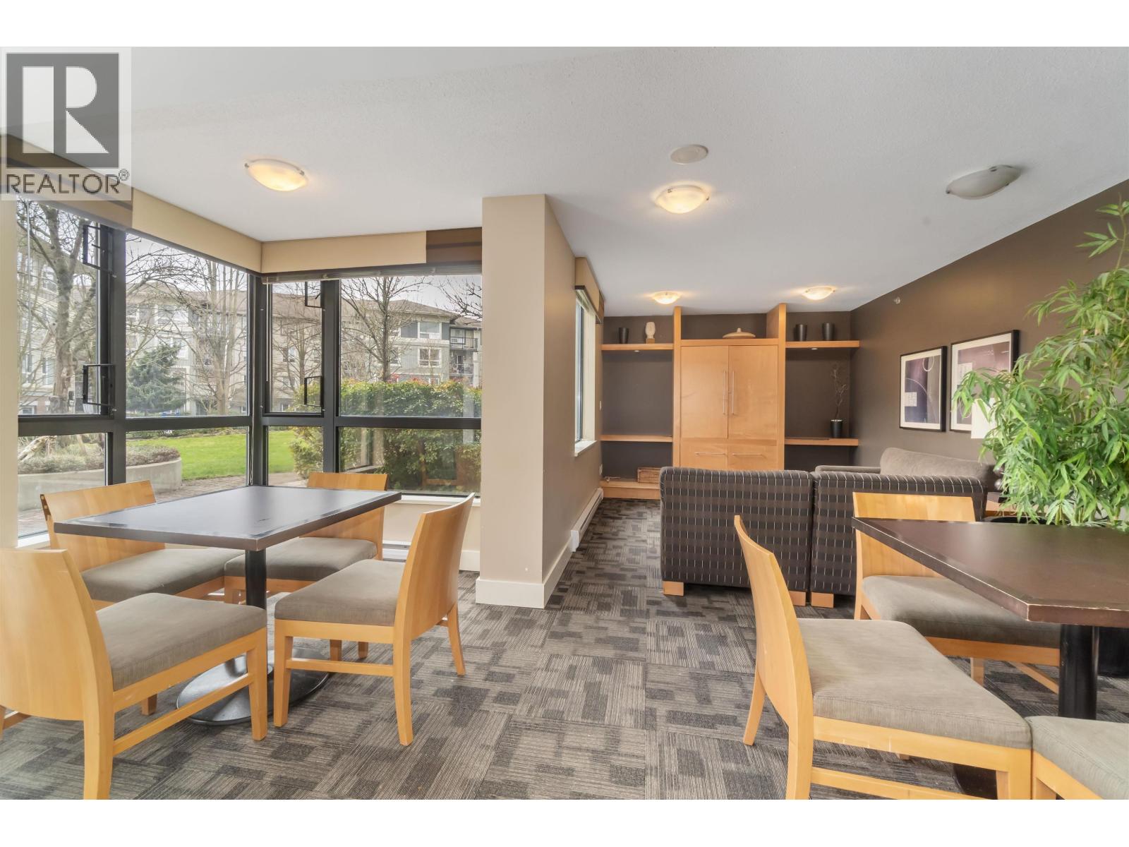 Listing Picture 27 of 31 : 110 3588 CROWLEY DRIVE, Vancouver / 溫哥華 - 魯藝地產 Yvonne Lu Group - MLS Medallion Club Member