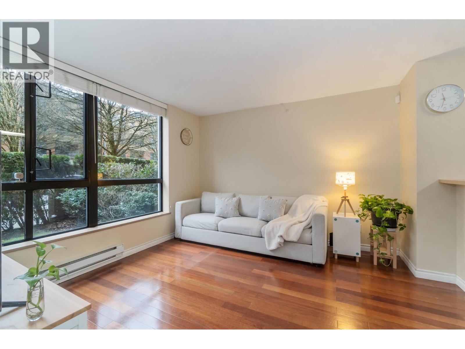 Listing Picture 8 of 31 : 110 3588 CROWLEY DRIVE, Vancouver / 溫哥華 - 魯藝地產 Yvonne Lu Group - MLS Medallion Club Member