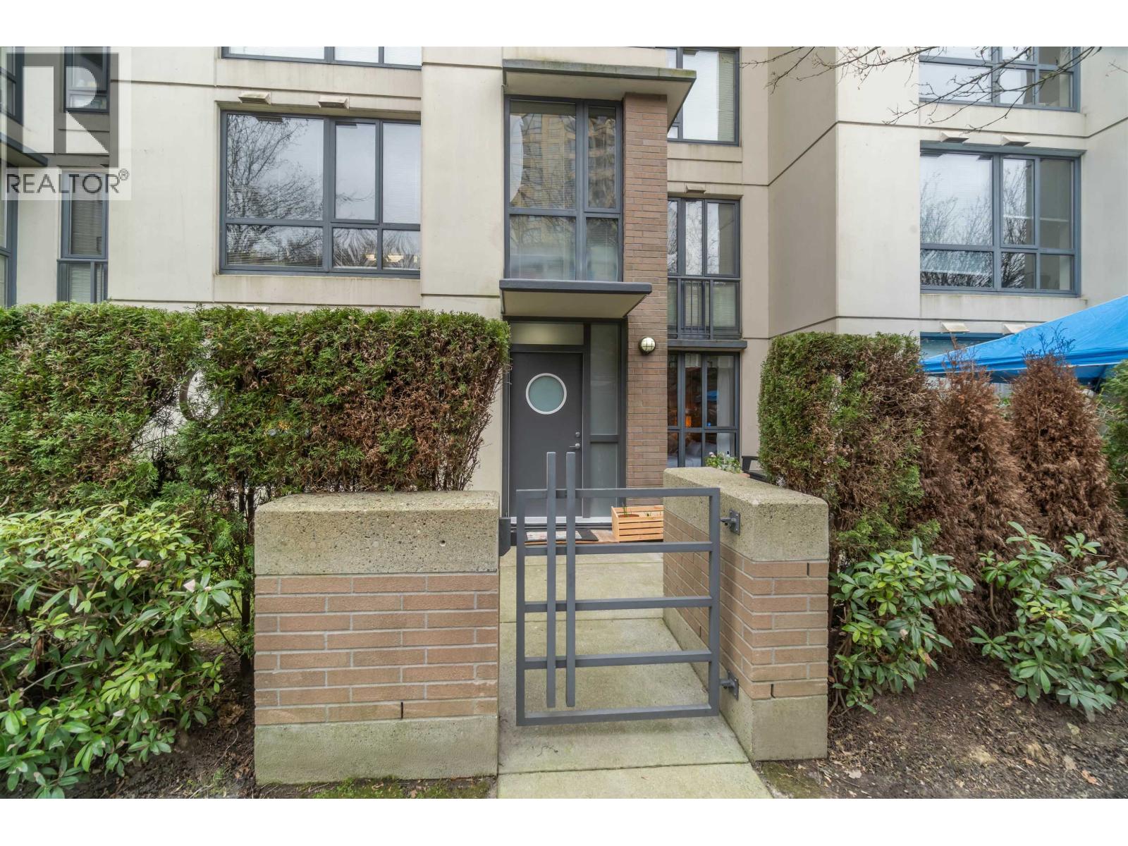 110 3588 CROWLEY DRIVE, Vancouver