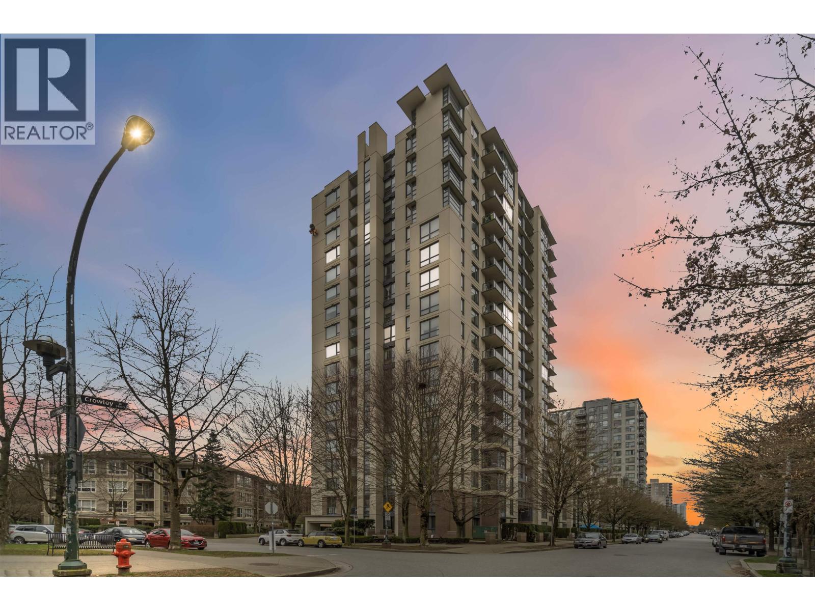 Listing Picture 3 of 31 : 110 3588 CROWLEY DRIVE, Vancouver / 溫哥華 - 魯藝地產 Yvonne Lu Group - MLS Medallion Club Member