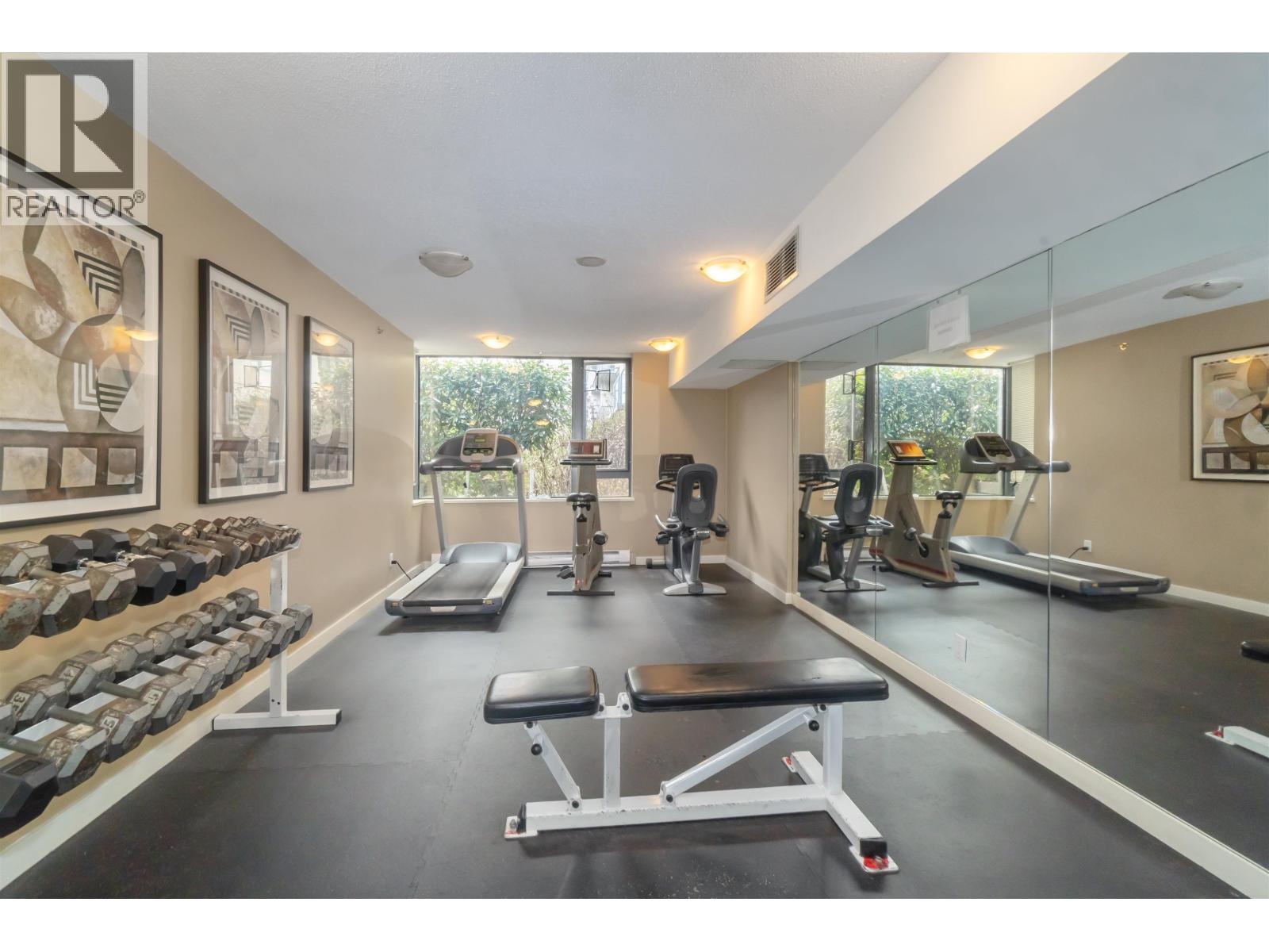 Listing Picture 28 of 31 : 110 3588 CROWLEY DRIVE, Vancouver / 溫哥華 - 魯藝地產 Yvonne Lu Group - MLS Medallion Club Member