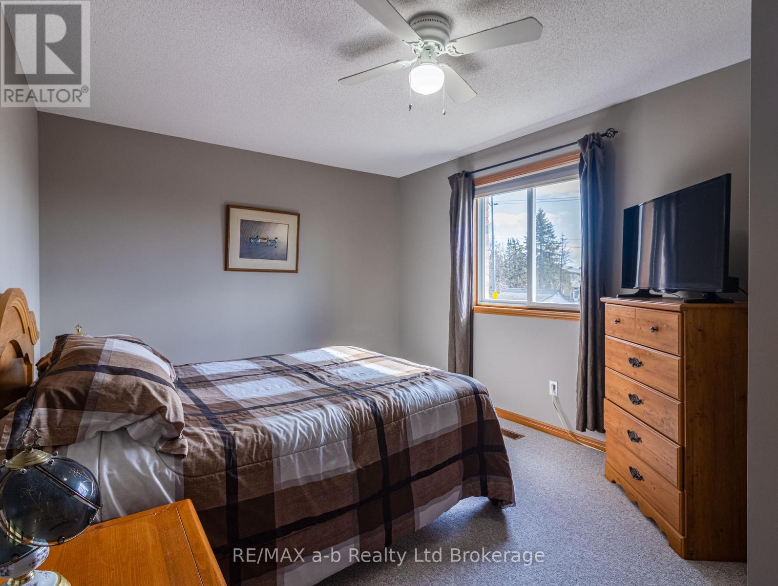 137 Whiting Street, Ingersoll, Ontario  N5C 3B2 - Photo 13 - X12978936