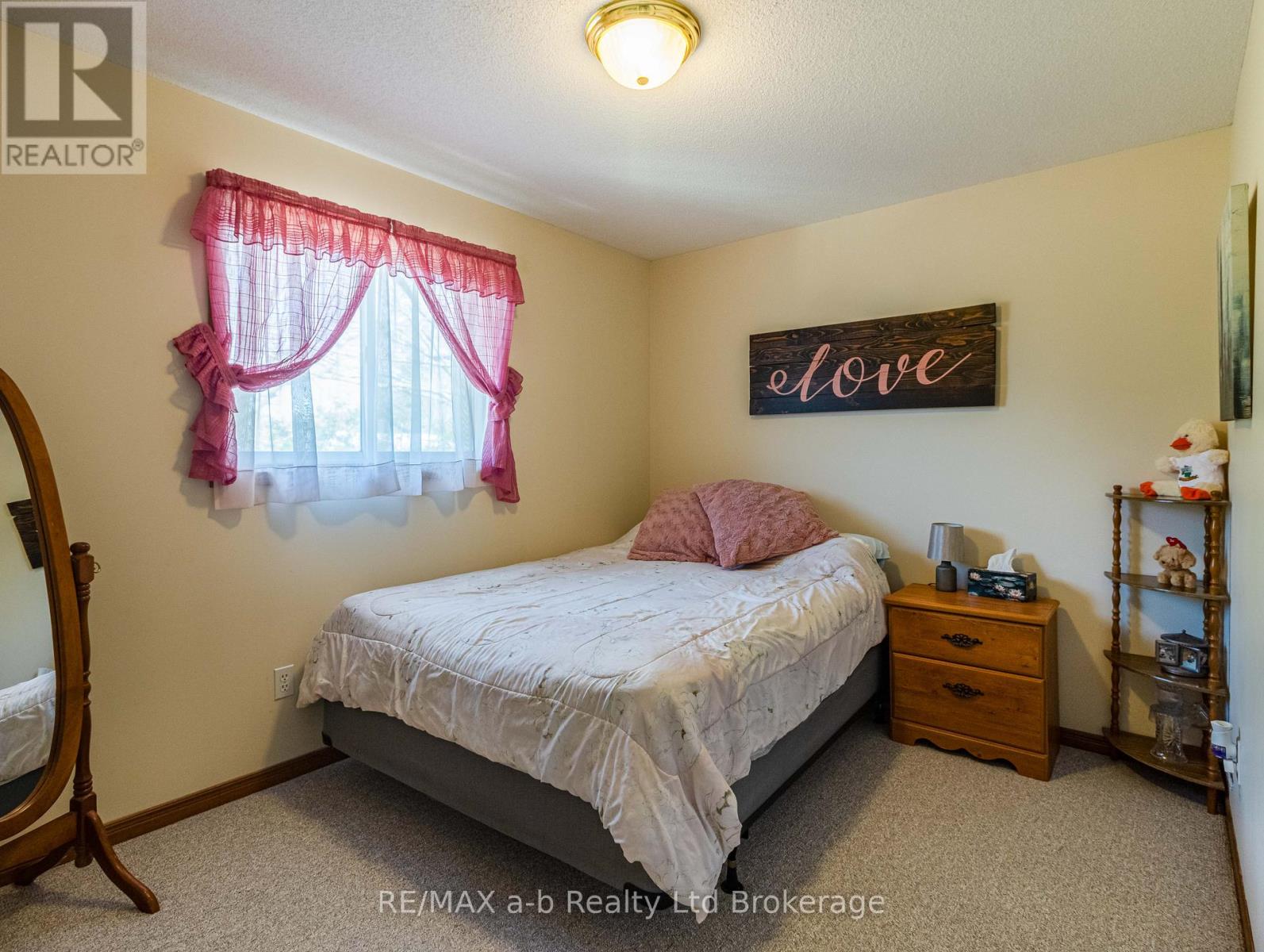 137 Whiting Street, Ingersoll, Ontario  N5C 3B2 - Photo 14 - X12978936