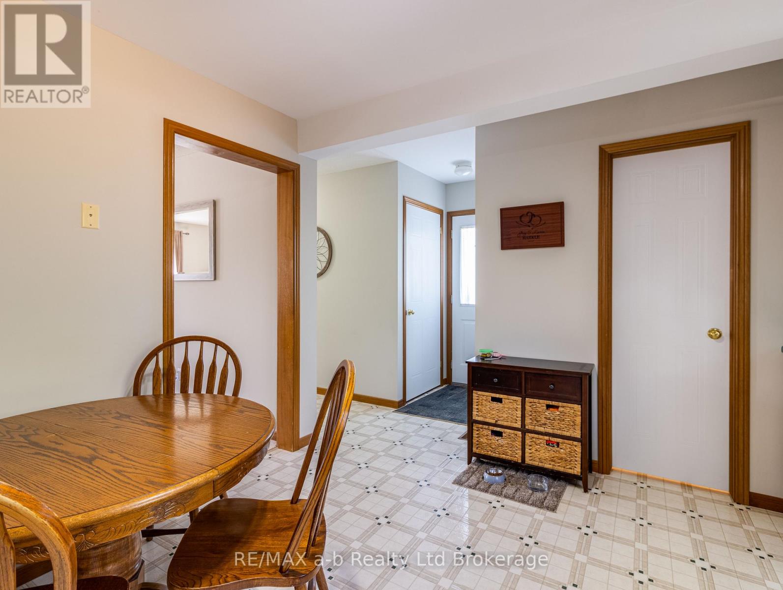 137 Whiting Street, Ingersoll, Ontario  N5C 3B2 - Photo 4 - X12978936