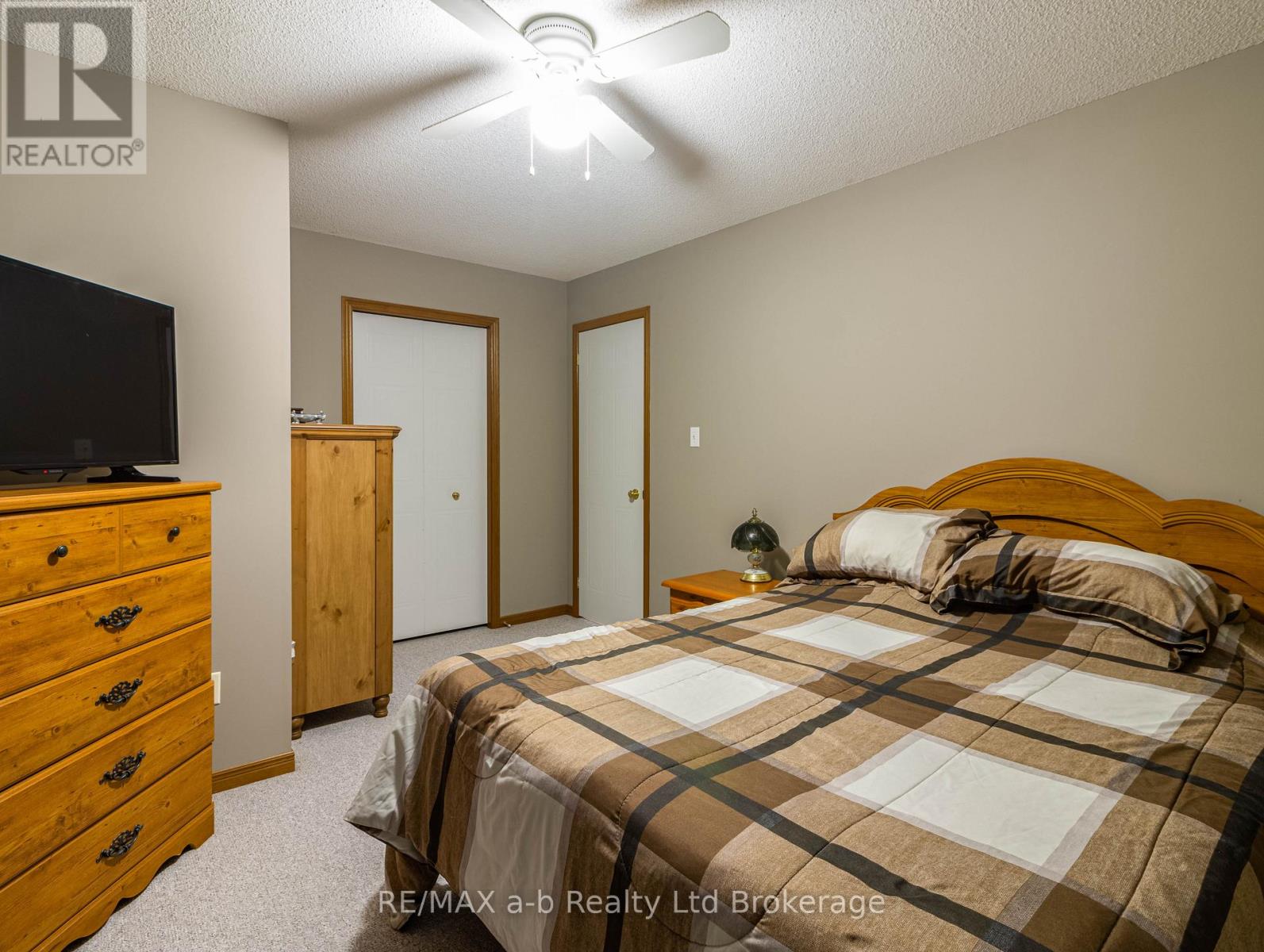 137 Whiting Street, Ingersoll, Ontario  N5C 3B2 - Photo 11 - X12978936