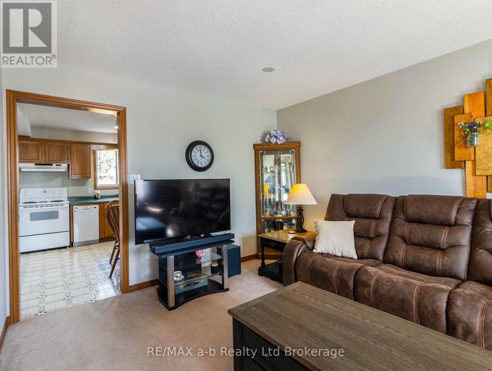 137 Whiting Street, Ingersoll, Ontario  N5C 3B2 - Photo 7 - X12978936