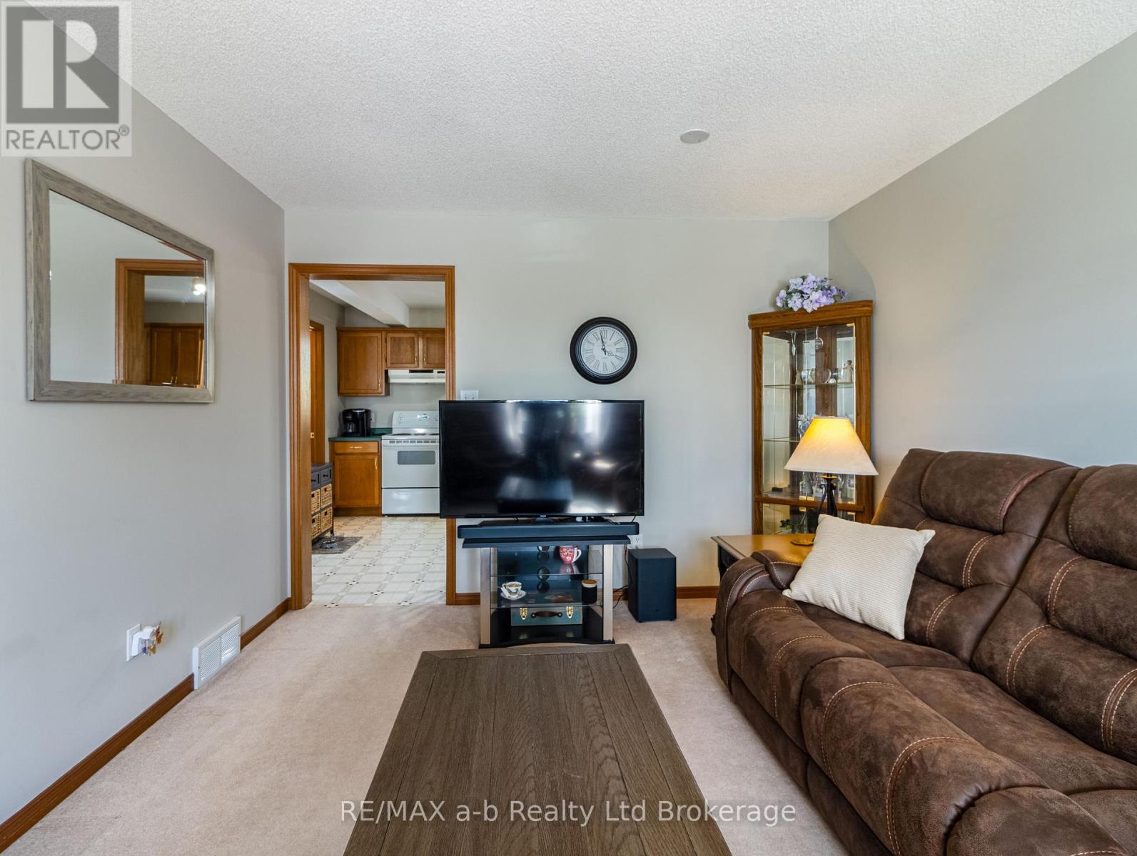 137 Whiting Street, Ingersoll, Ontario  N5C 3B2 - Photo 8 - X12978936