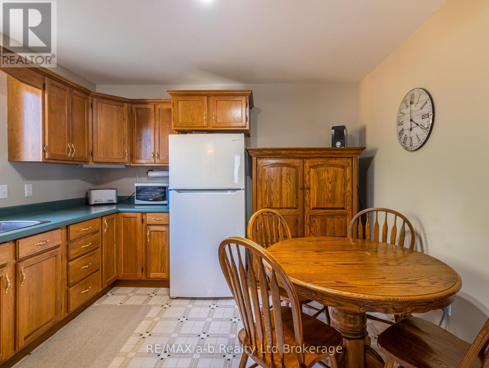 137 Whiting Street, Ingersoll, Ontario  N5C 3B2 - Photo 6 - X12978936