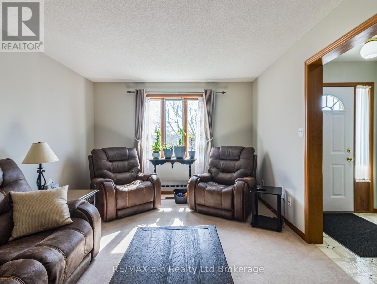 137 Whiting Street, Ingersoll, Ontario  N5C 3B2 - Photo 9 - X12978936