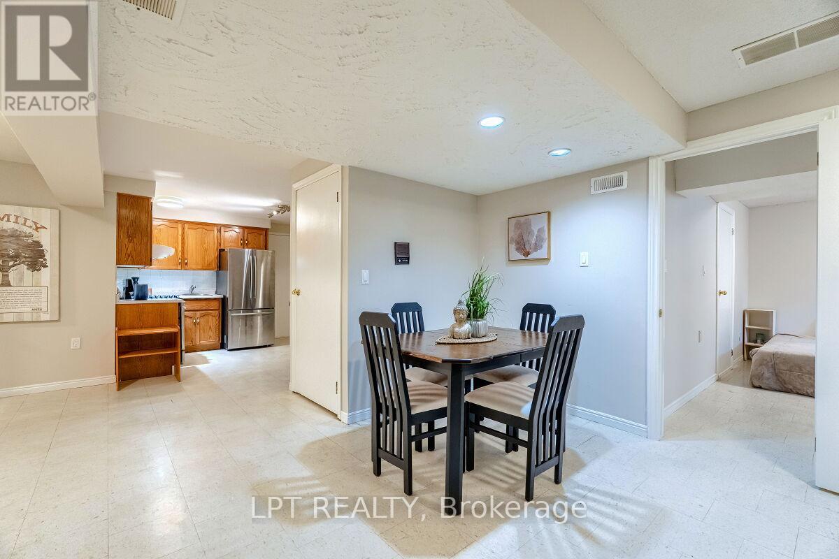 16 Vogue Court, Hamilton, Ontario  L8E 4T3 - Photo 38 - X12979902