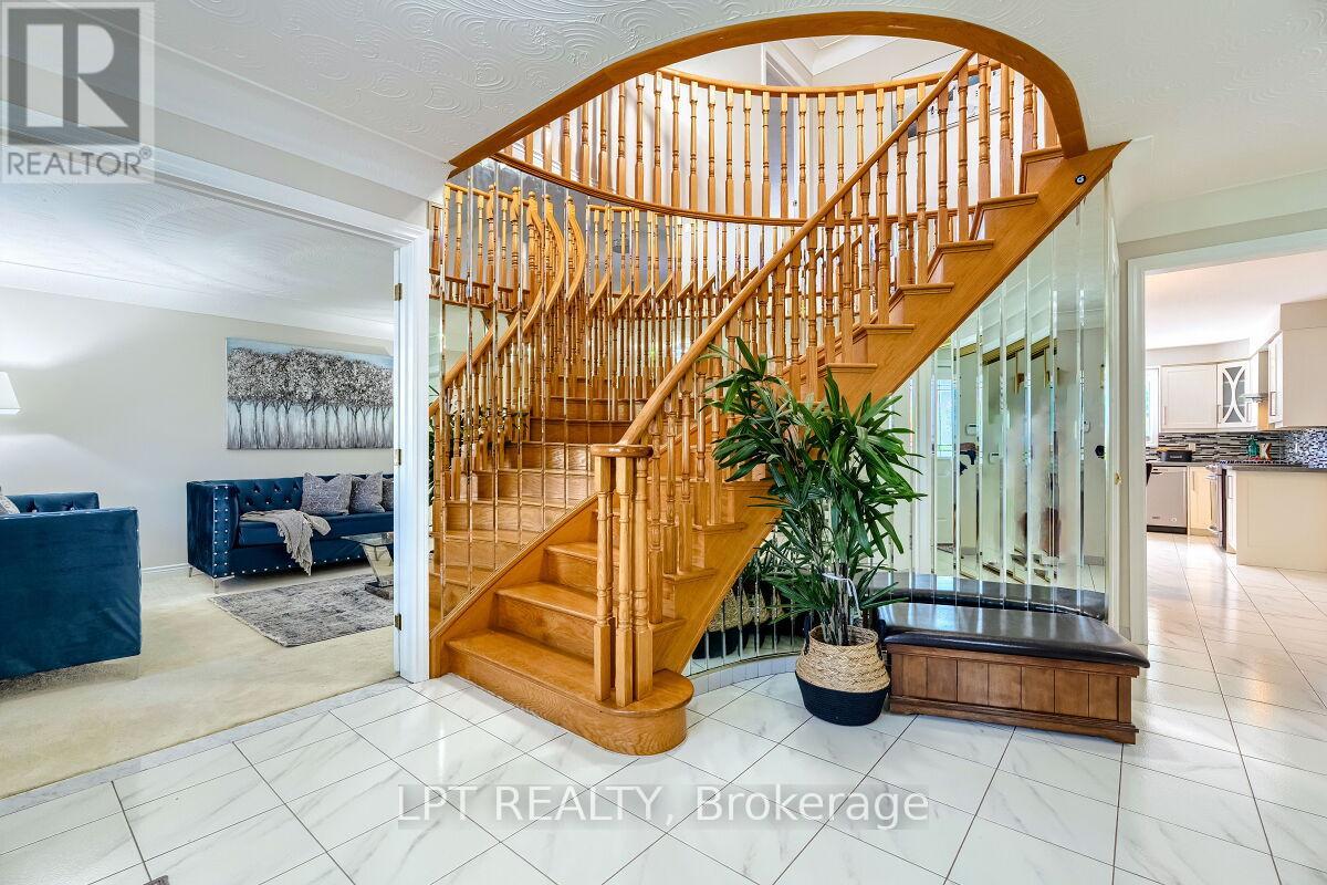 16 Vogue Court, Hamilton, Ontario  L8E 4T3 - Photo 5 - X12979902