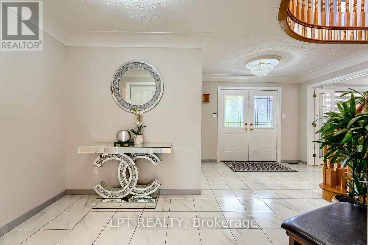 16 Vogue Court, Hamilton, Ontario  L8E 4T3 - Photo 6 - X12979902