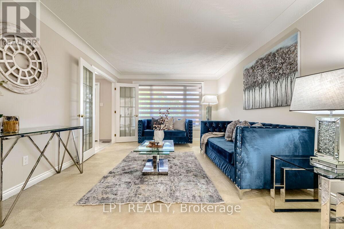 16 Vogue Court, Hamilton, Ontario  L8E 4T3 - Photo 8 - X12979902