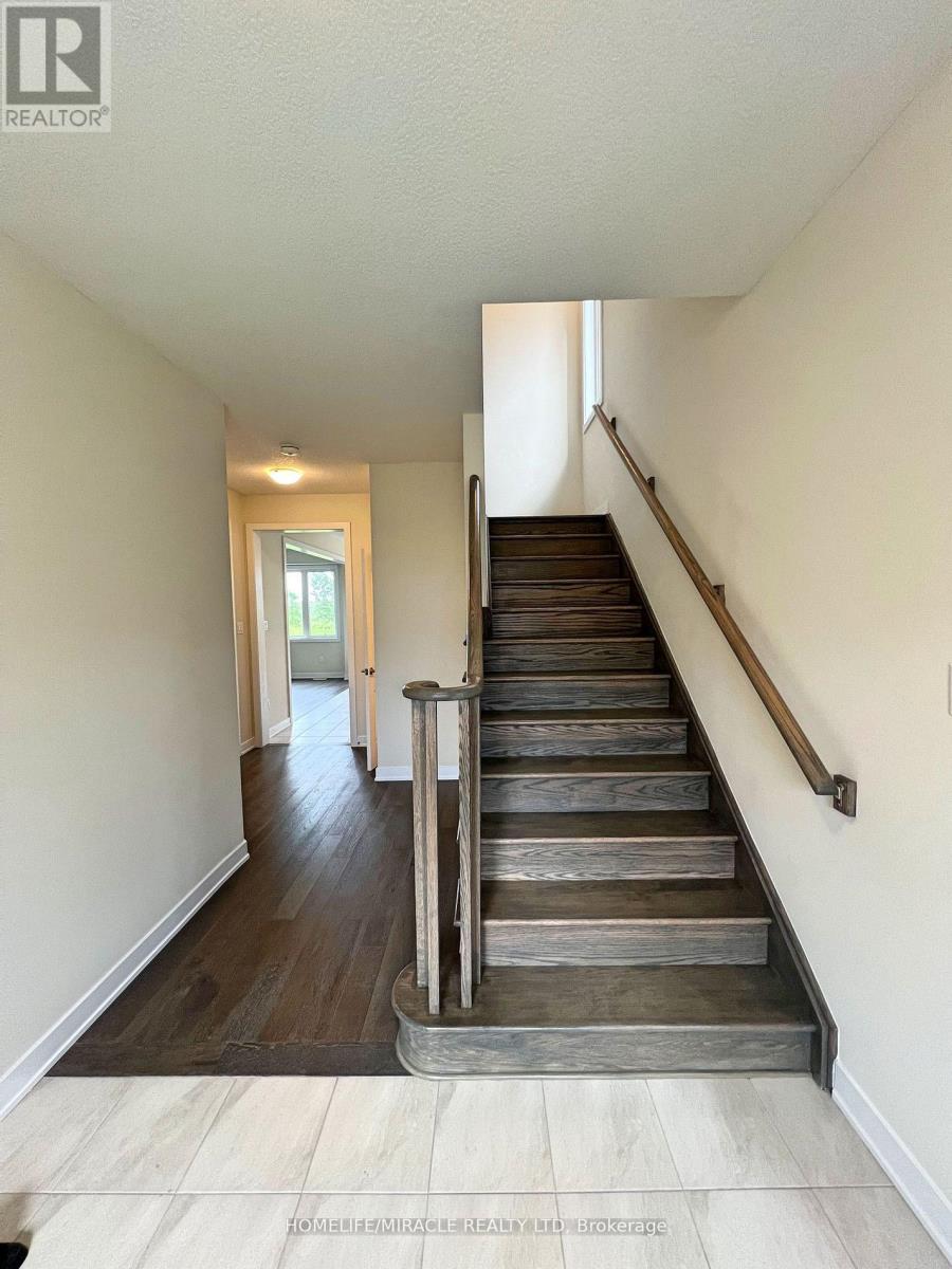 66 Aviron Crescent, Welland, Ontario  L3B 0M3 - Photo 4 - X12979924