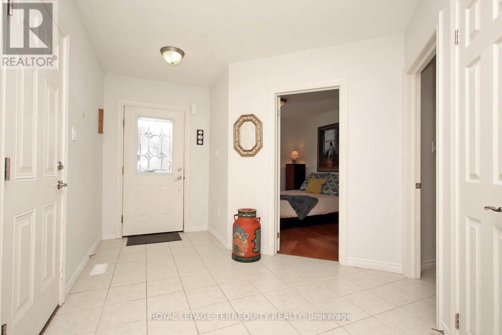 69 - 123 Village Crescent, Peterborough, Ontario  K9J 0A9 - Photo 3 - X12980014