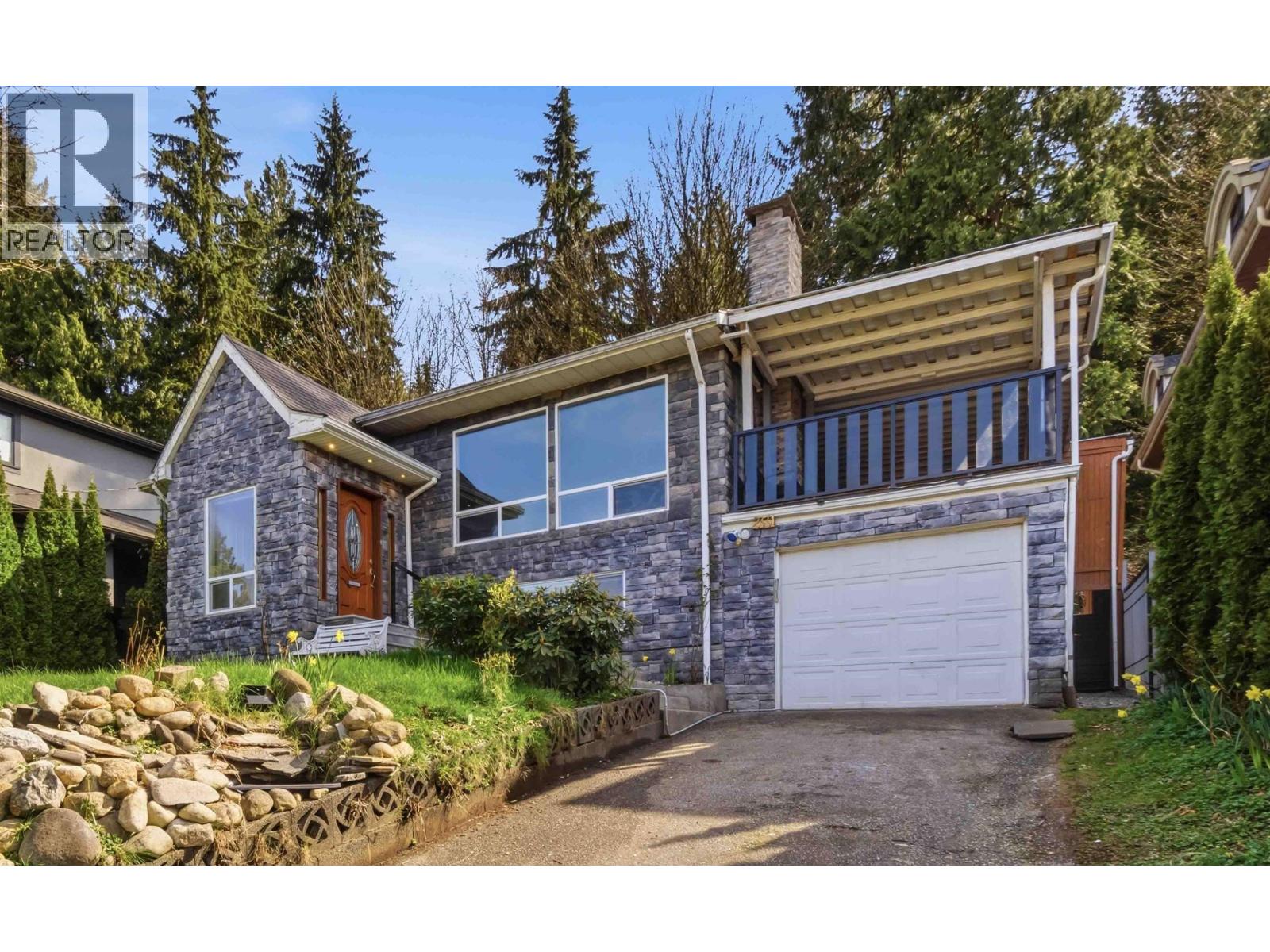 2331 Henry Street, Port Moody, British Columbia  V3H 2J4 - Photo 1 - R3109228