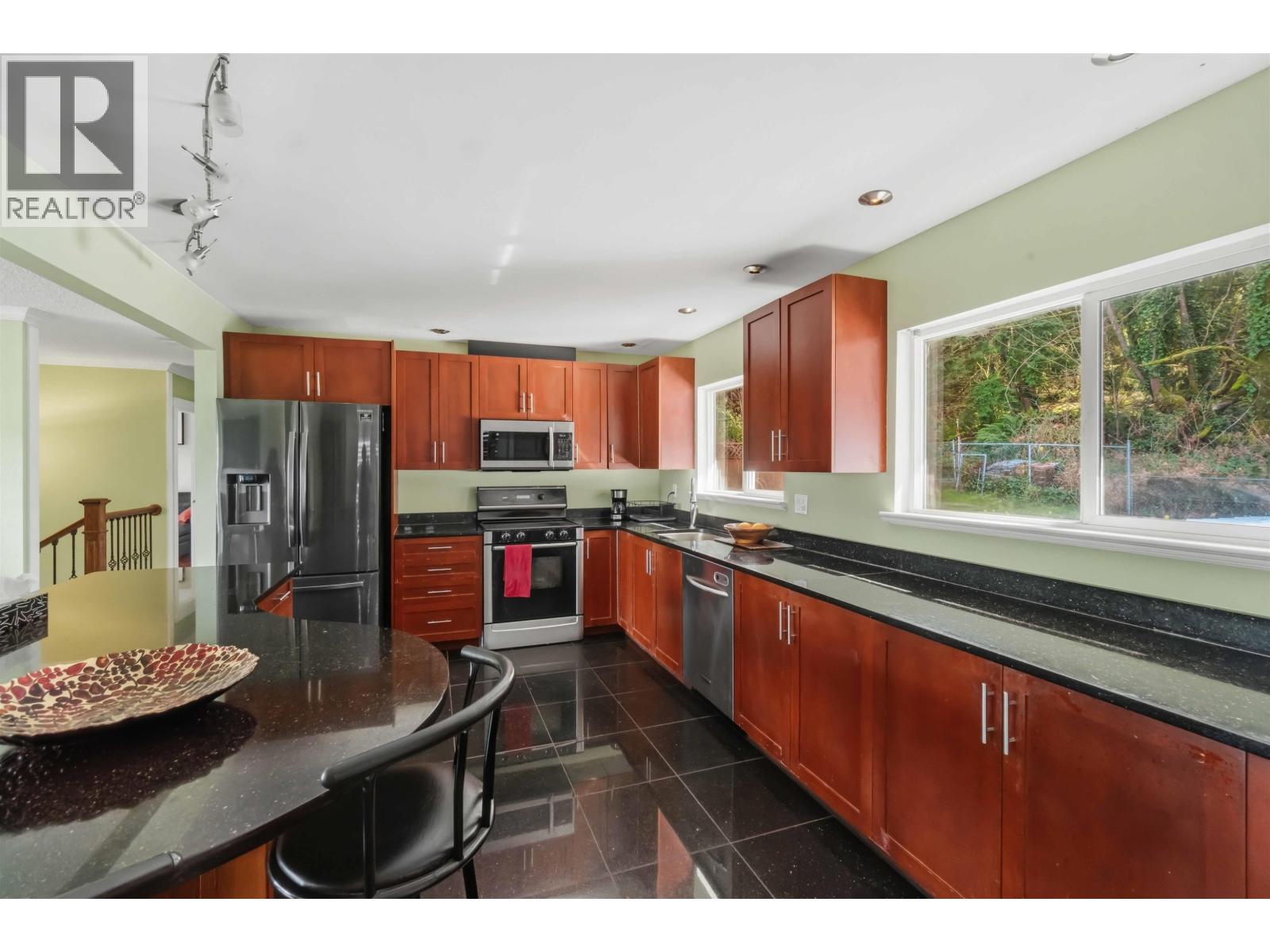 2331 Henry Street, Port Moody, British Columbia  V3H 2J4 - Photo 9 - R3109228