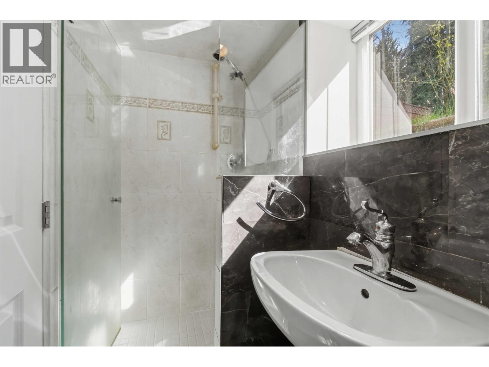 2331 Henry Street, Port Moody, British Columbia  V3H 2J4 - Photo 21 - R3109228