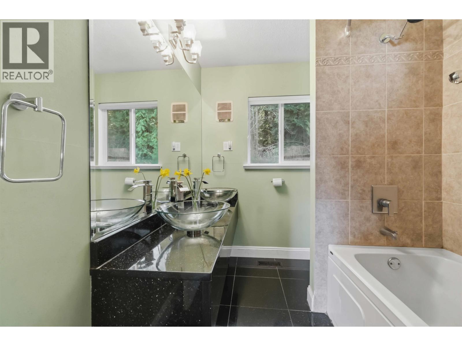 2331 Henry Street, Port Moody, British Columbia  V3H 2J4 - Photo 11 - R3109228