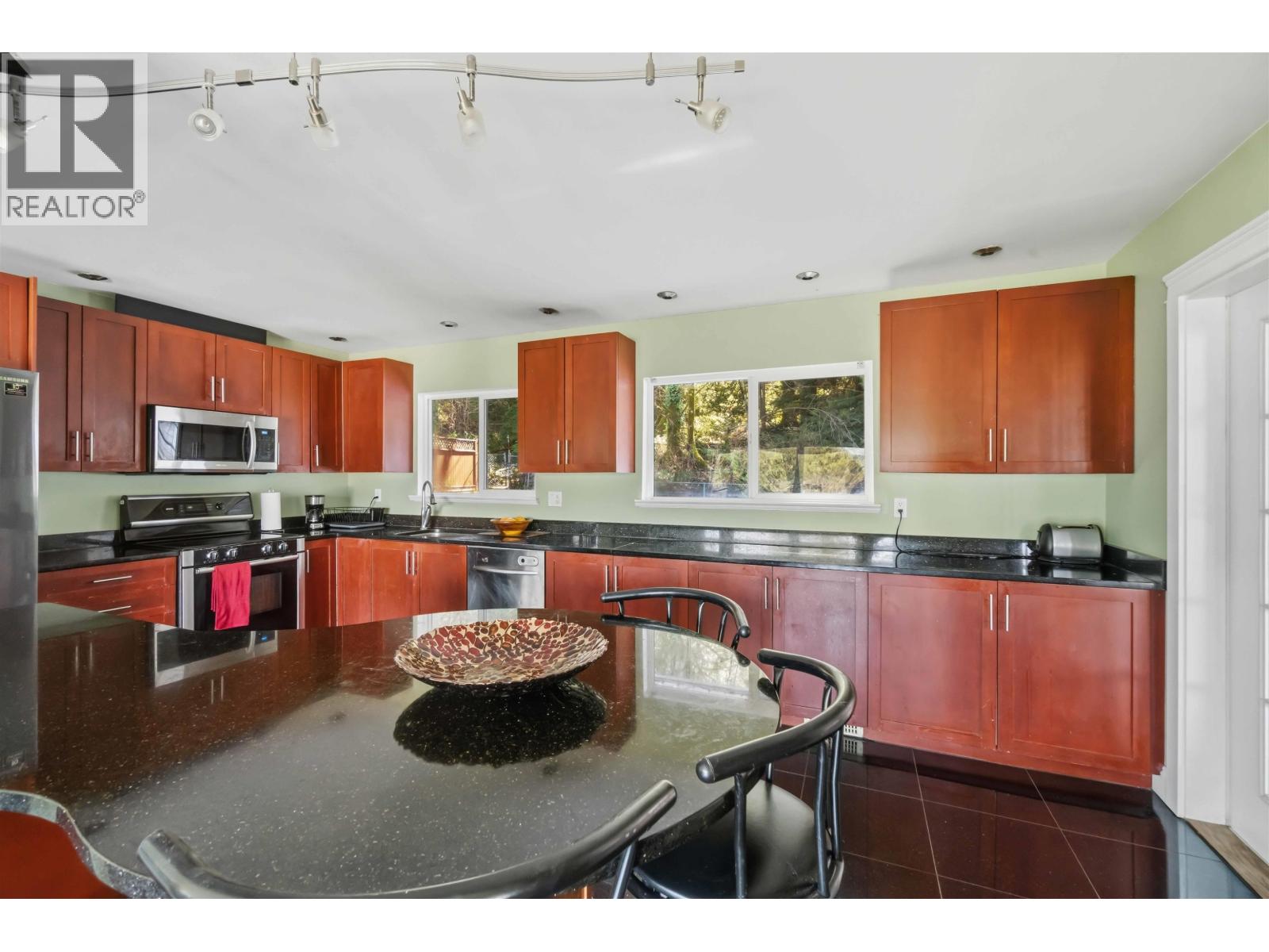 2331 Henry Street, Port Moody, British Columbia  V3H 2J4 - Photo 10 - R3109228