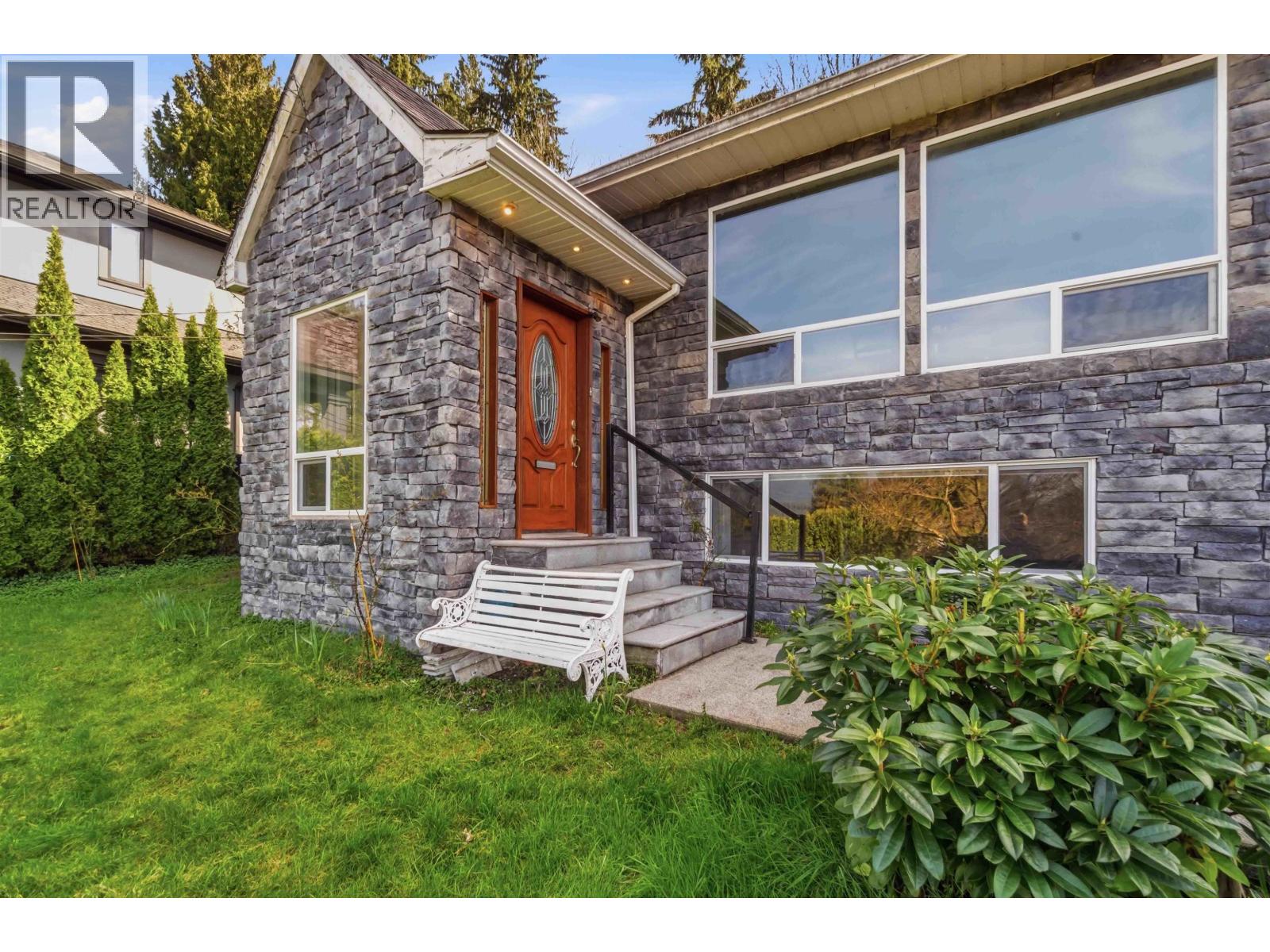 2331 Henry Street, Port Moody, British Columbia  V3H 2J4 - Photo 3 - R3109228