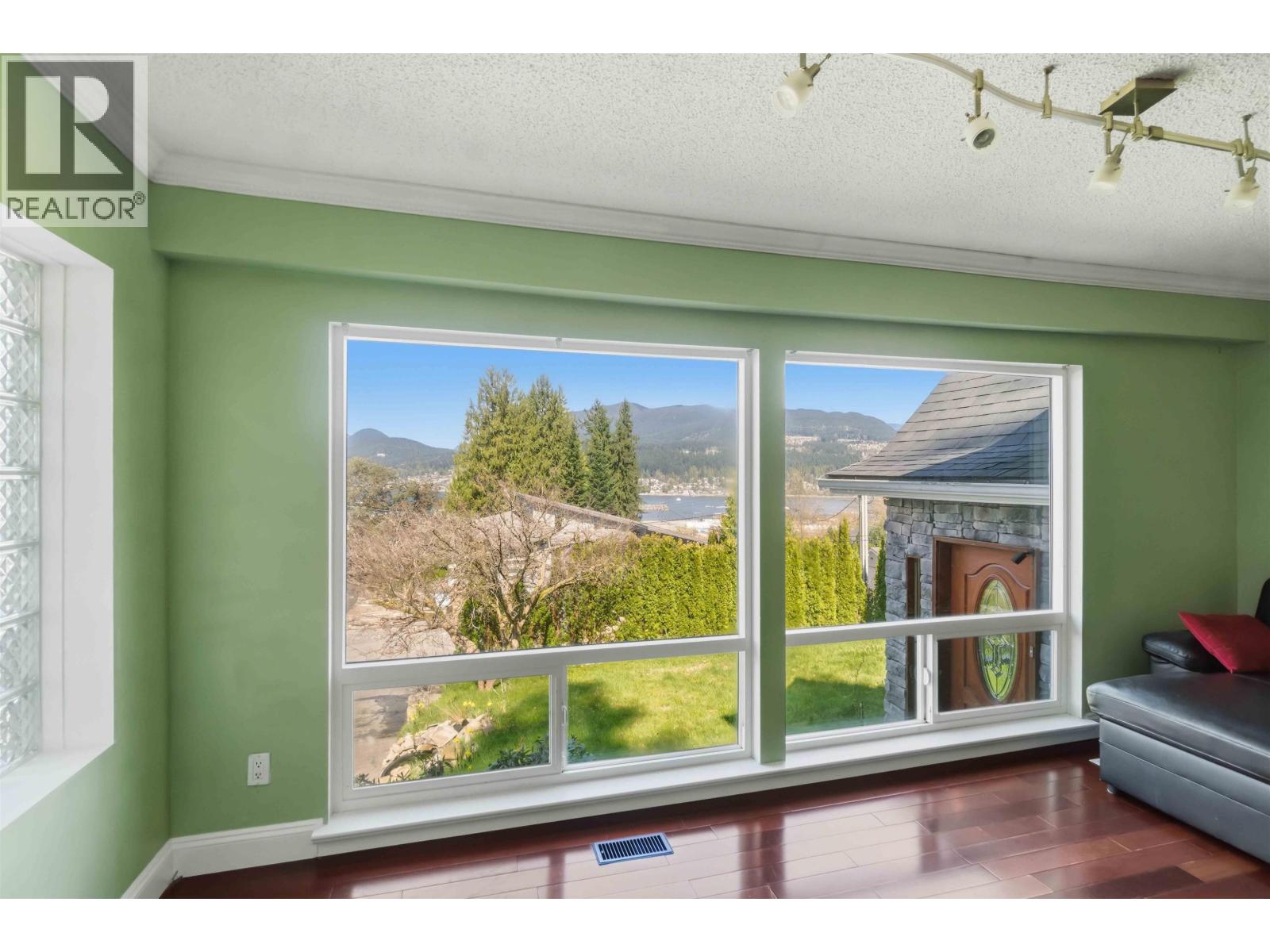 2331 Henry Street, Port Moody, British Columbia  V3H 2J4 - Photo 6 - R3109228