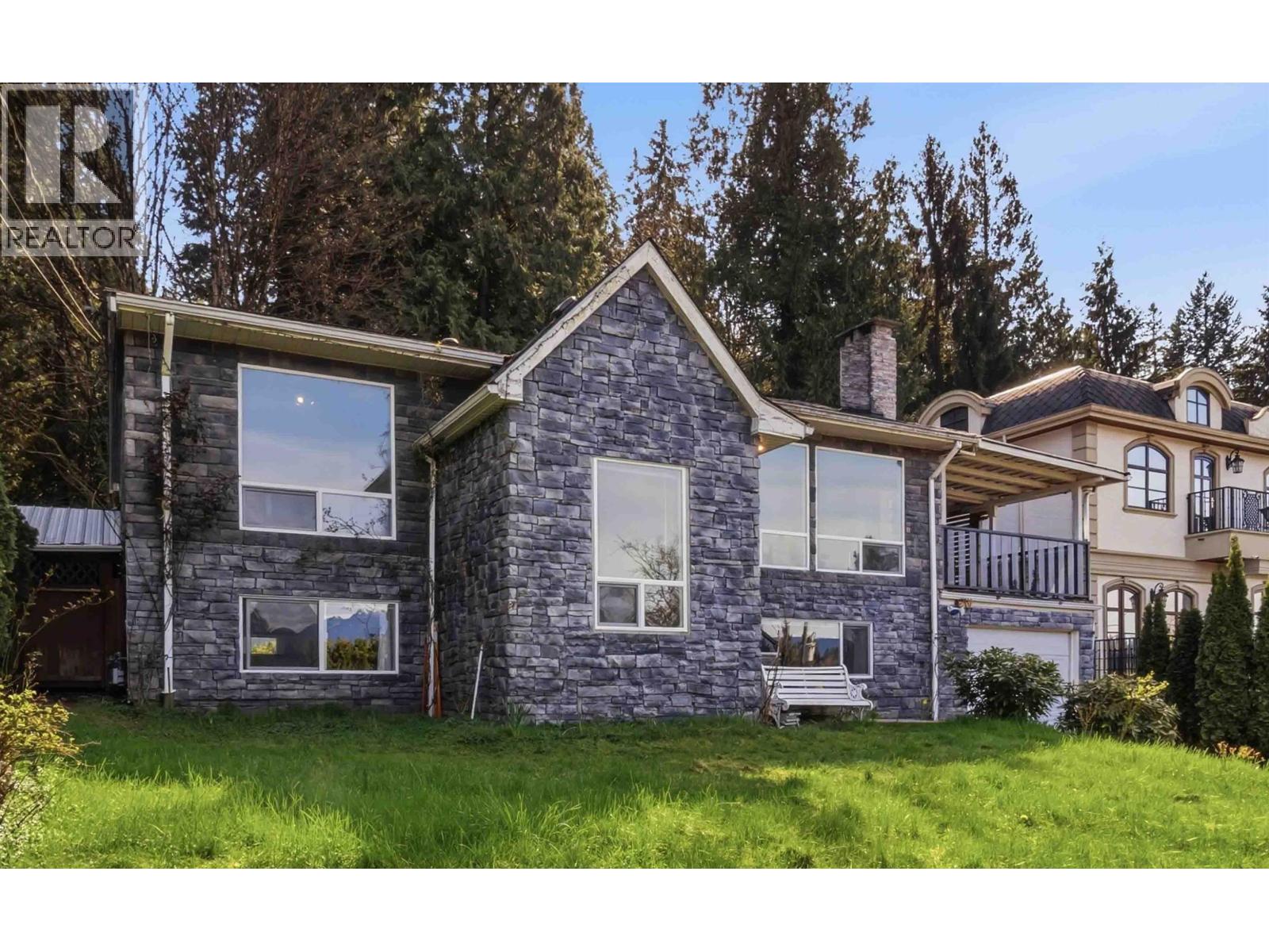 2331 Henry Street, Port Moody, British Columbia  V3H 2J4 - Photo 2 - R3109228