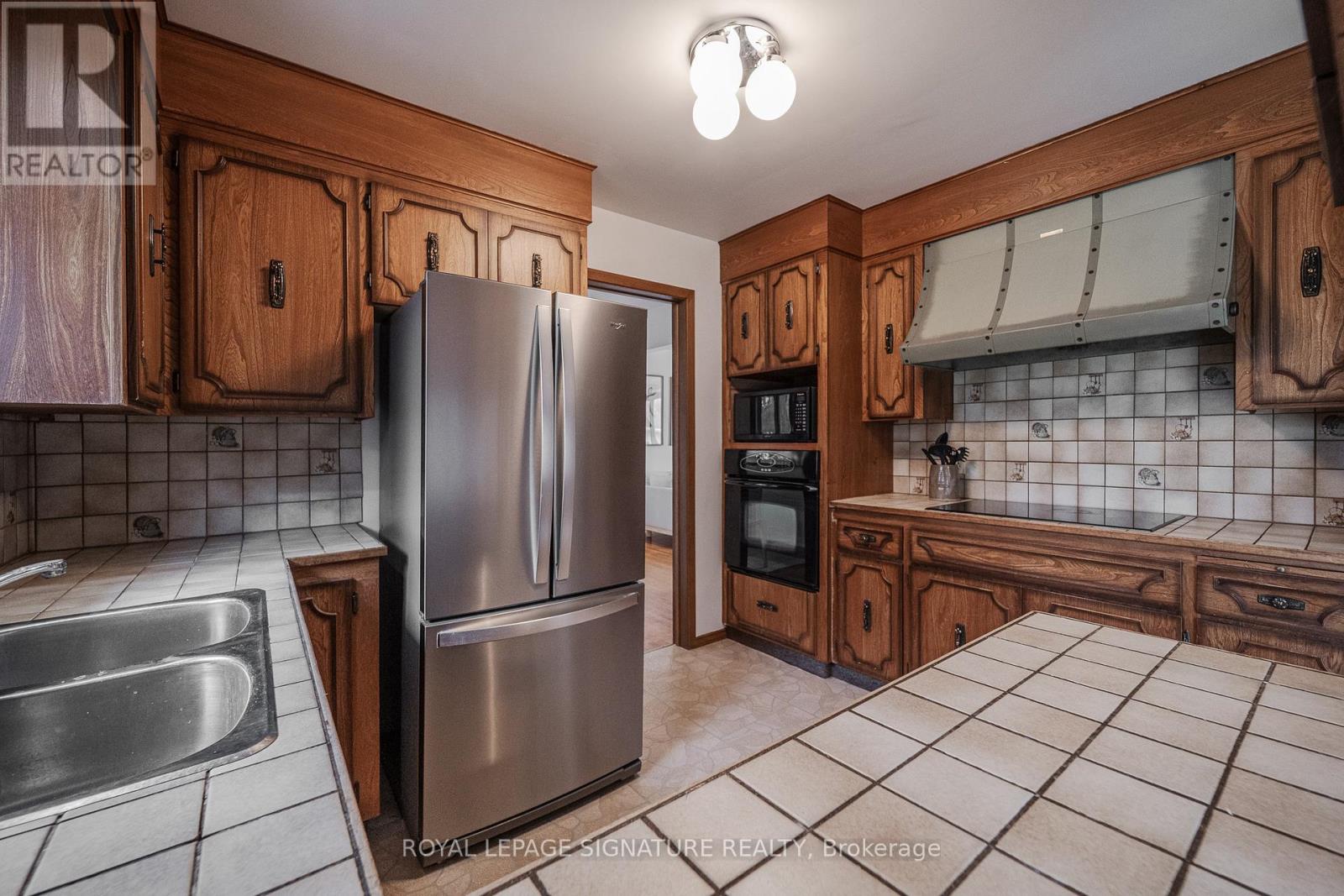 27 Sunset Drive, Woolwich, Ontario  N0B 2V0 - Photo 12 - X12965290