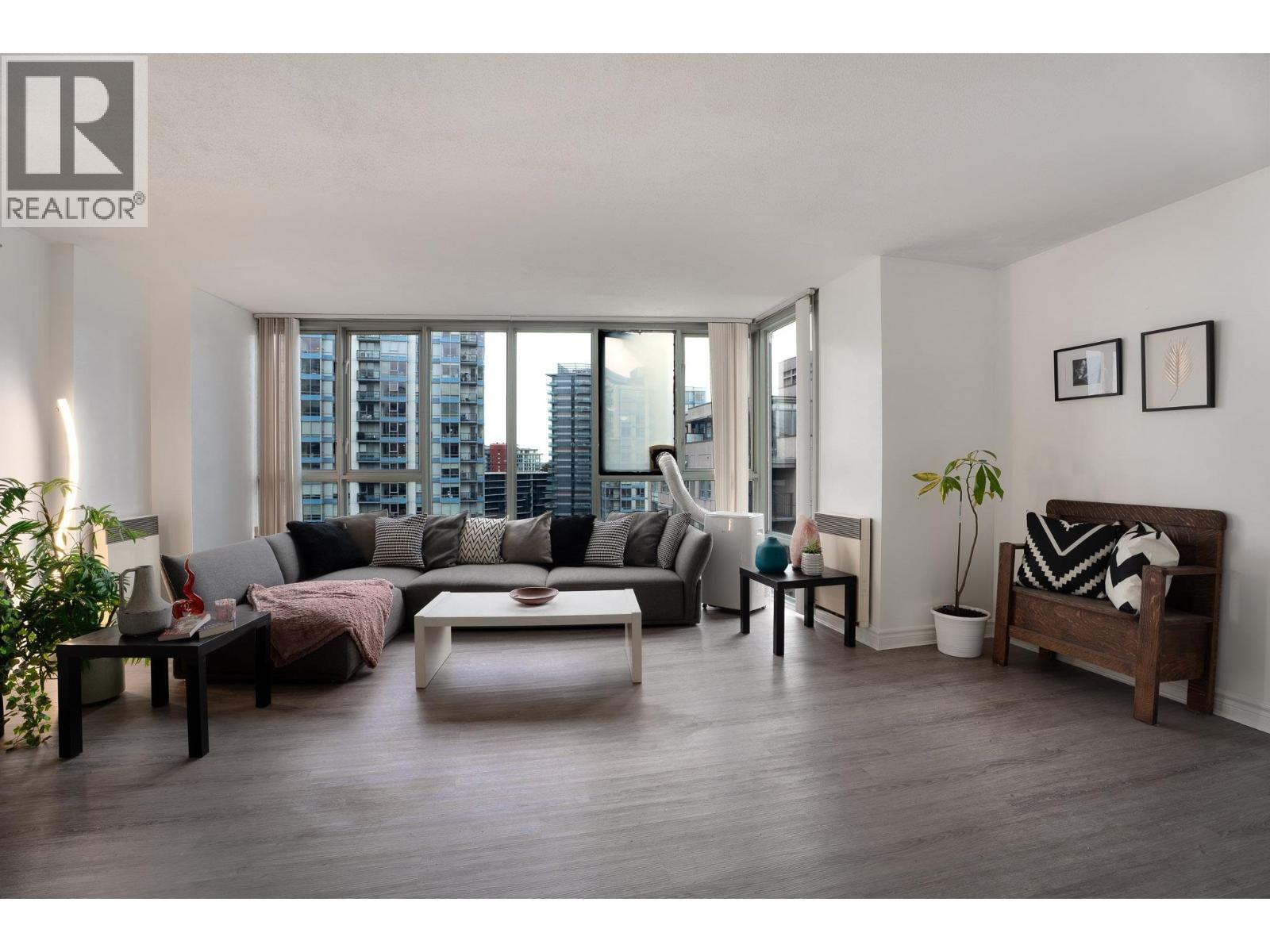 2102 930 Cambie Street, Vancouver, British Columbia V6B 5X6 - Photo 2 - R3109541